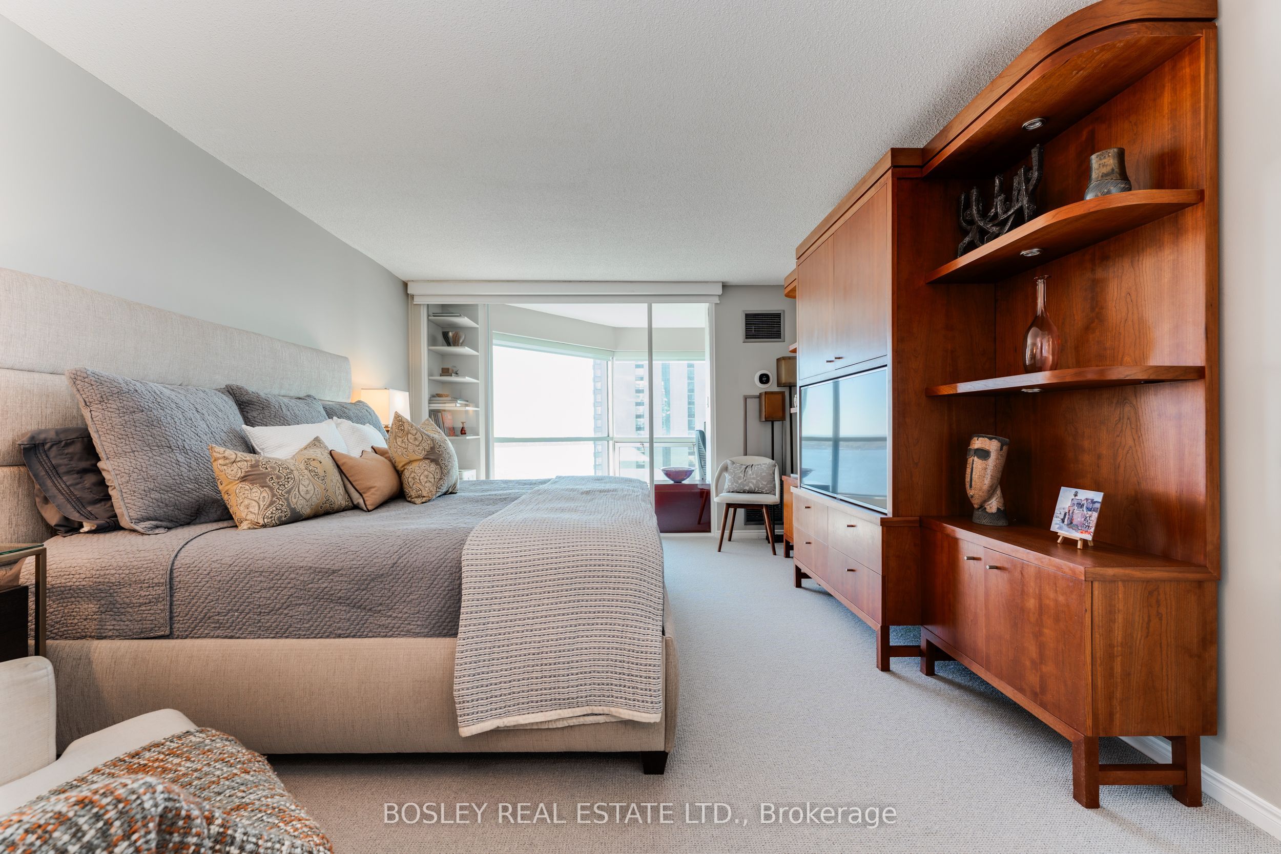 10 Queens Quay W 2006 Property Photo 17