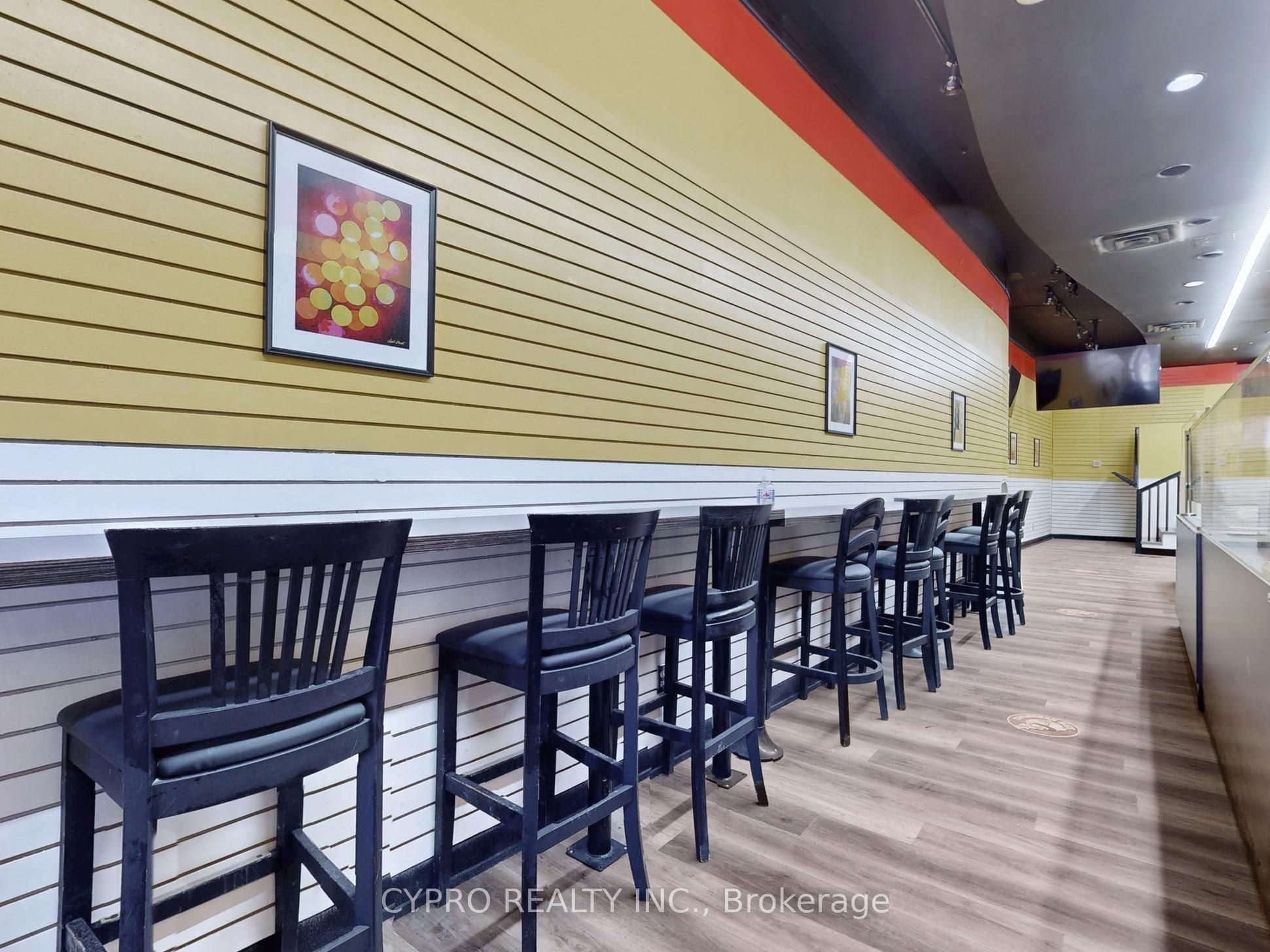 230 Queen Street W Property Photo 8