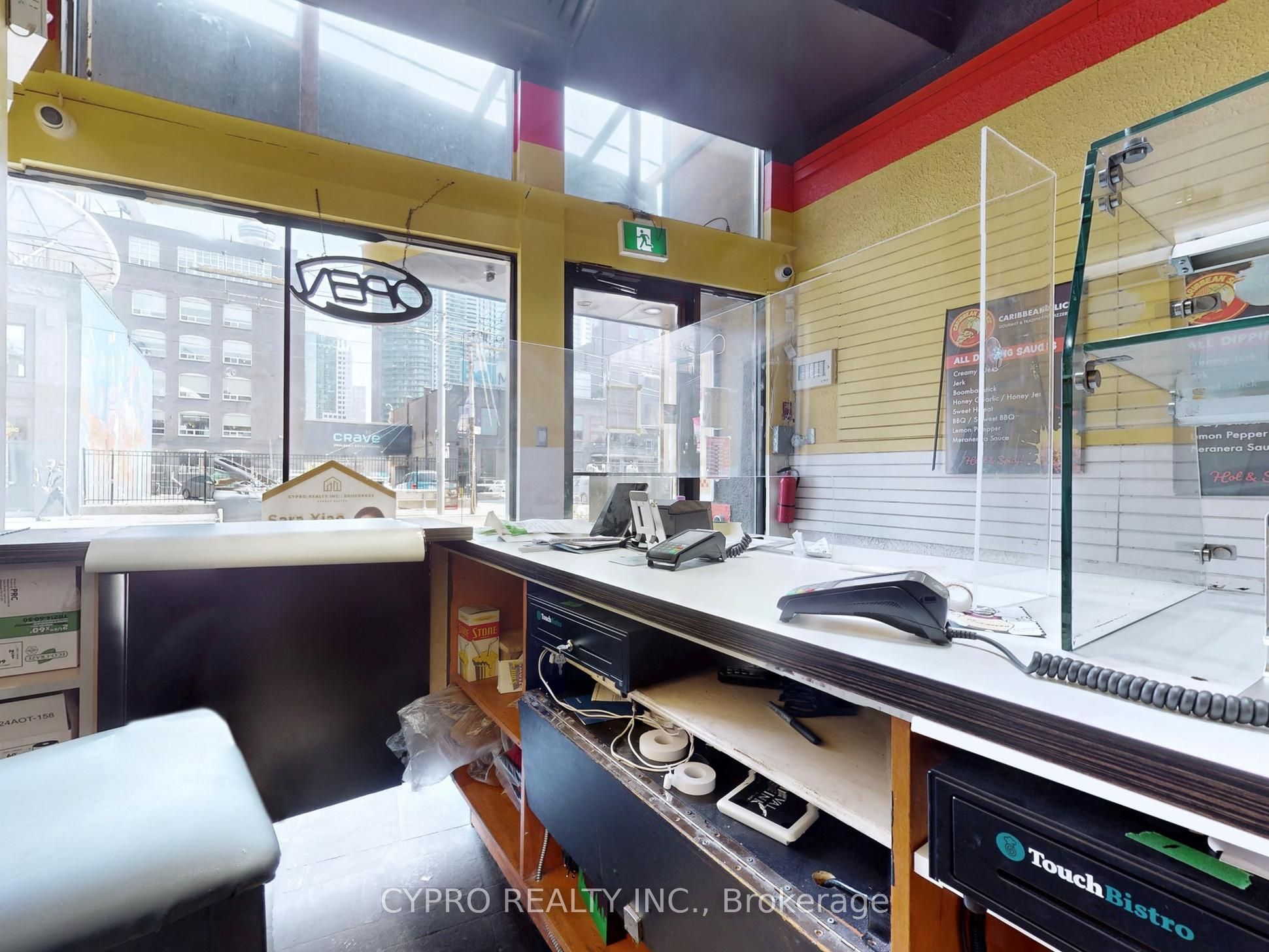 230 Queen Street W Property Photo 10