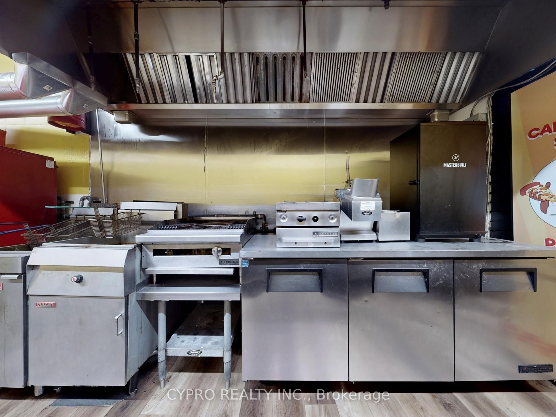 230 Queen Street W Property Photo 14