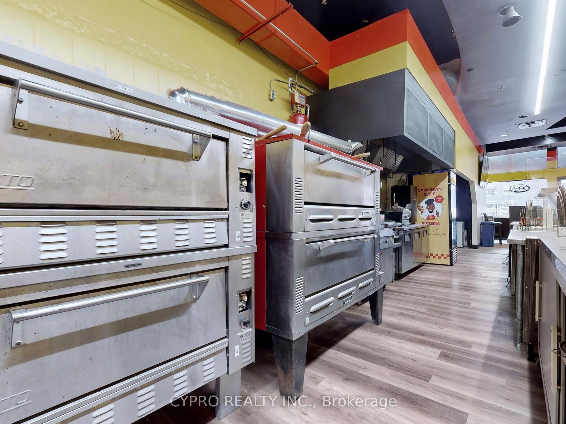 230 Queen Street W Property Photo 15