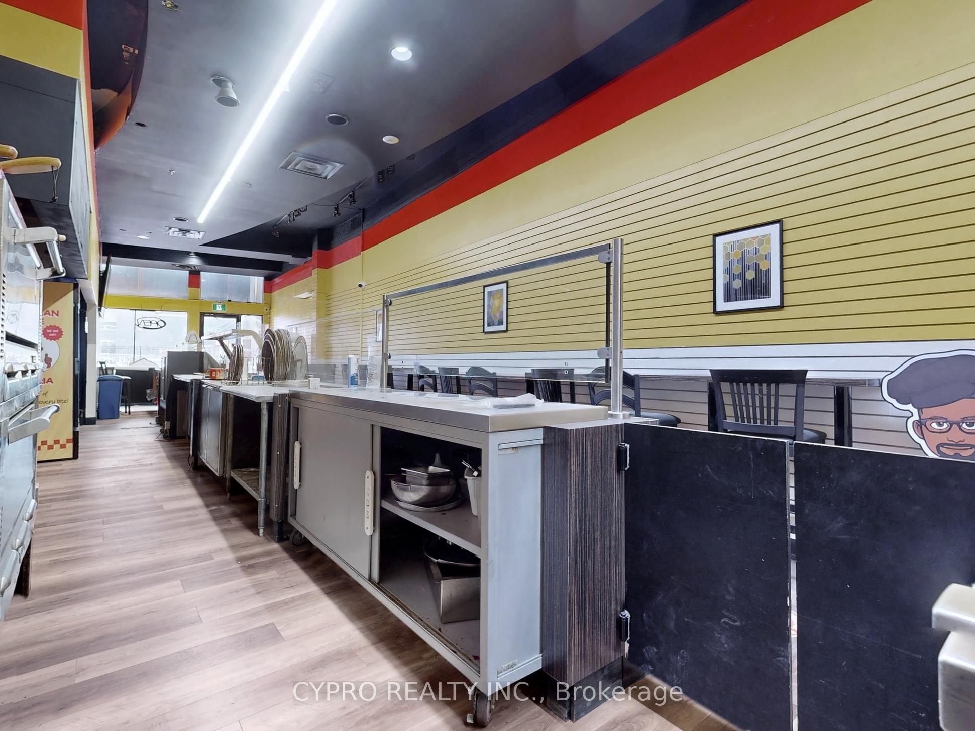 230 Queen Street W Property Photo 16