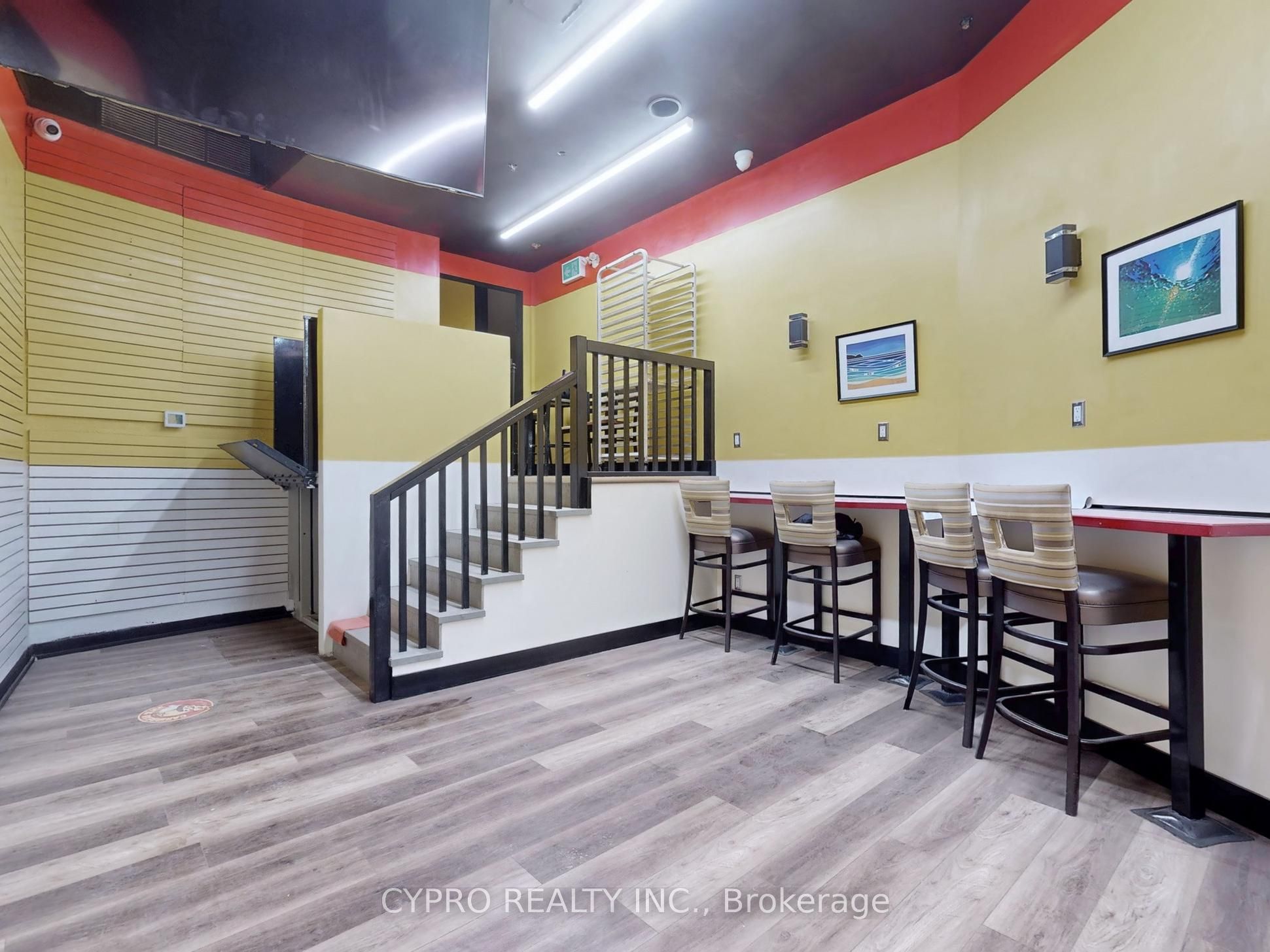 230 Queen Street W Property Photo 17