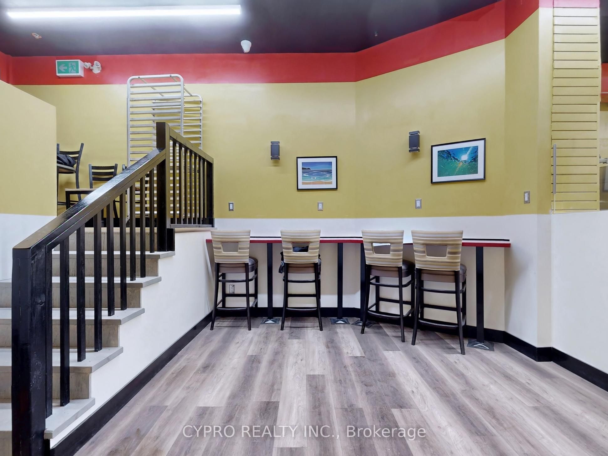 230 Queen Street W Property Photo 18