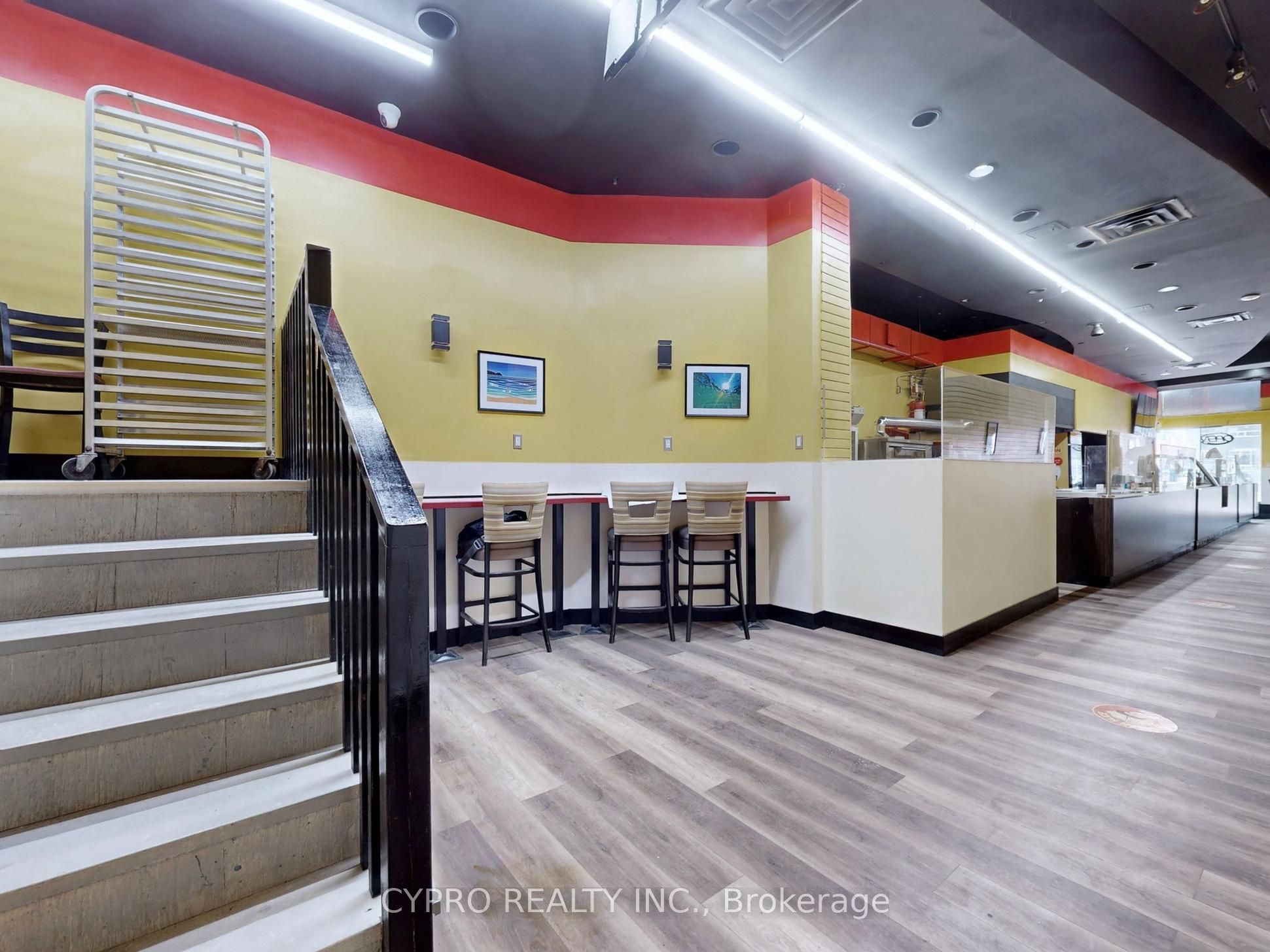 230 Queen Street W Property Photo 19