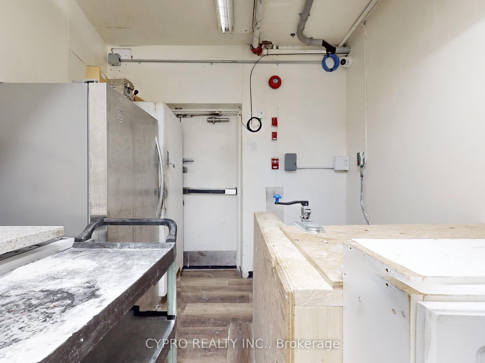 230 Queen Street W Property Photo 22