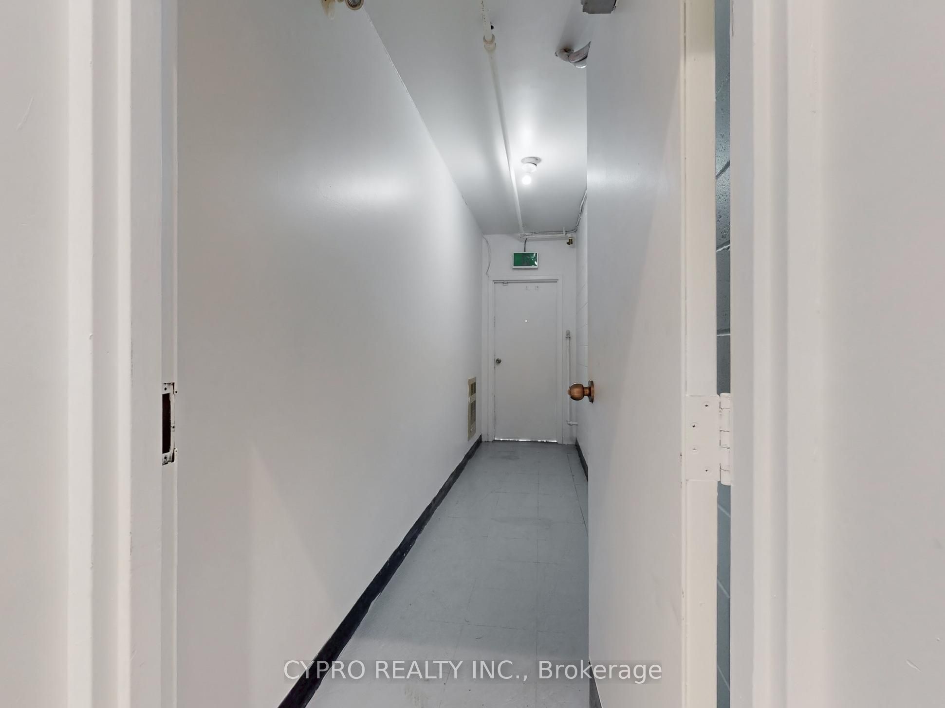 230 Queen Street W Property Photo 25