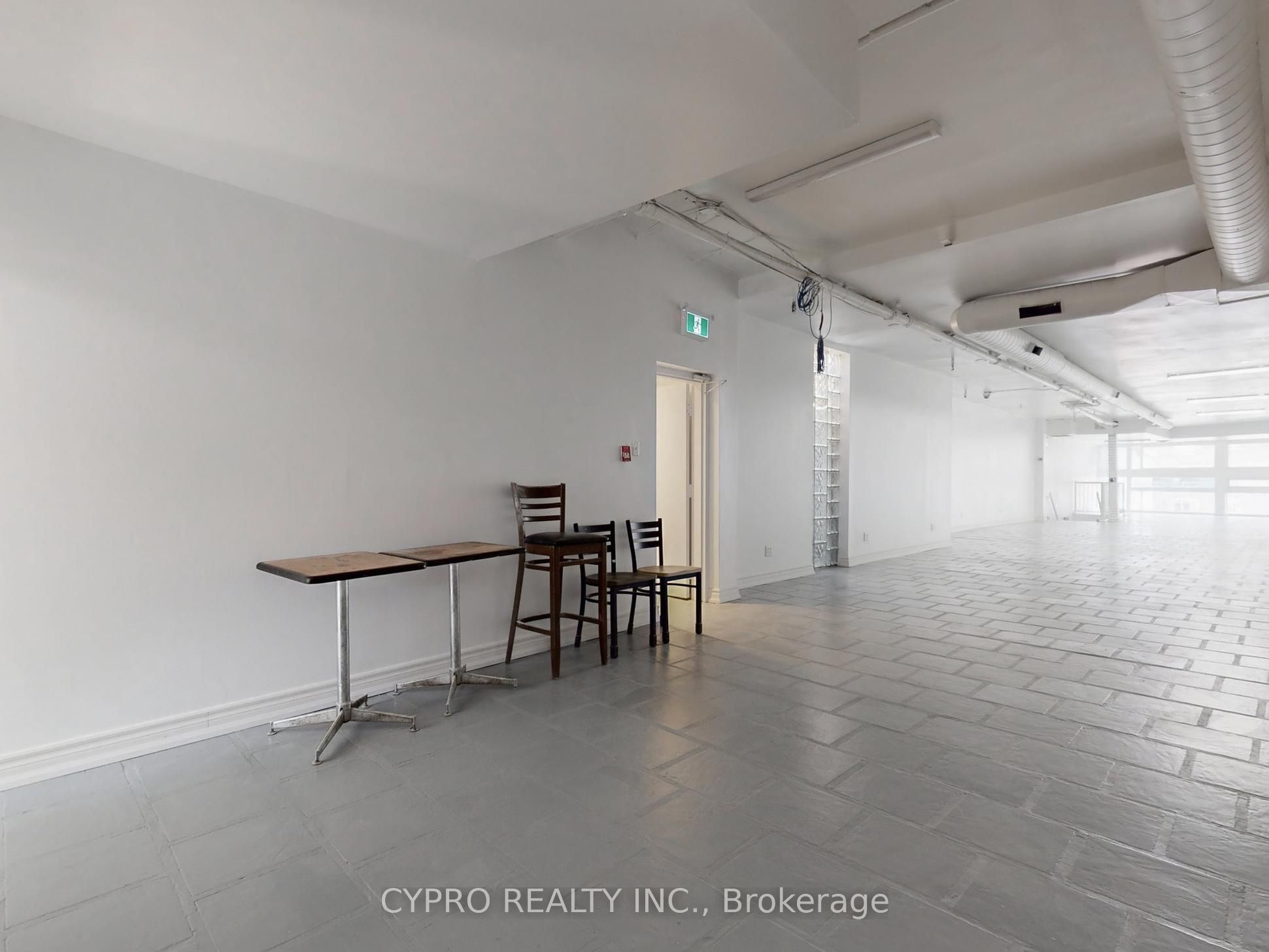 230 Queen Street W Property Photo 28