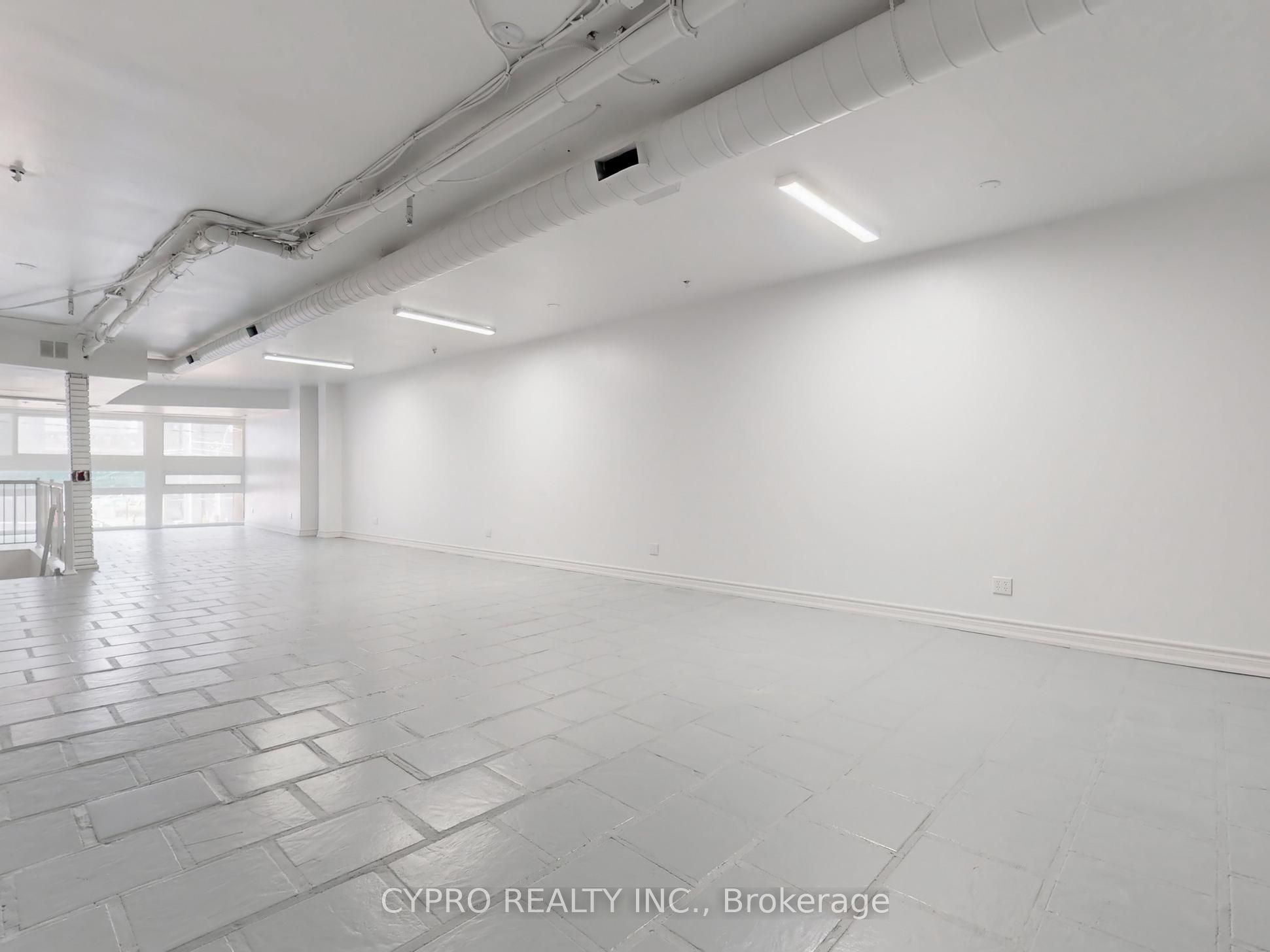 230 Queen Street W Property Photo 31