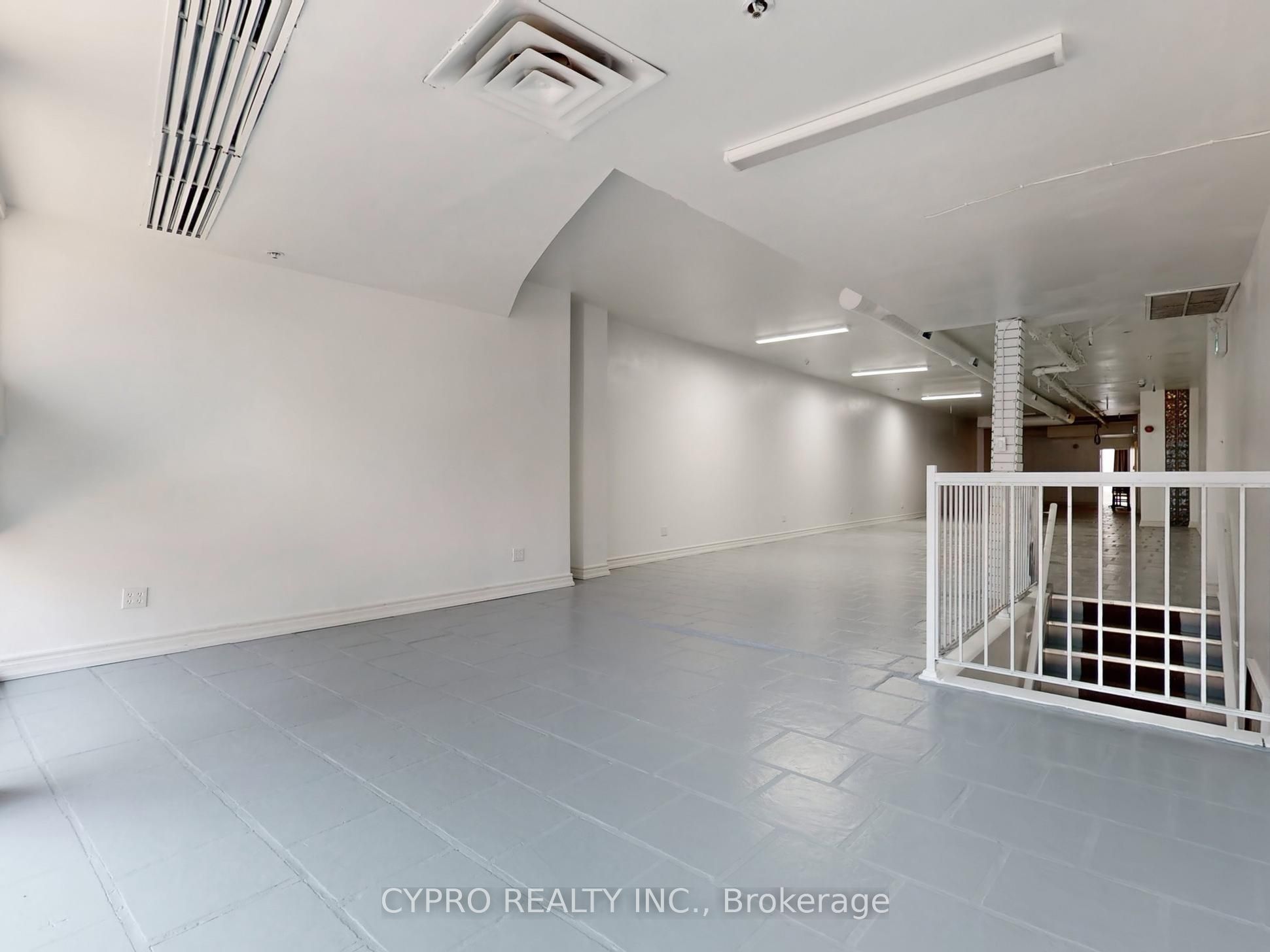 230 Queen Street W Property Photo 35