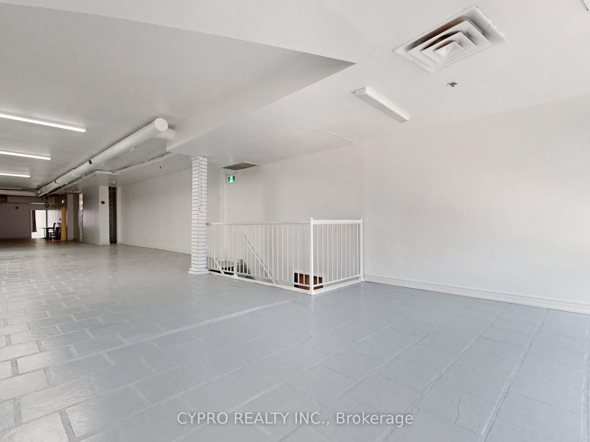 230 Queen Street W Property Photo 36