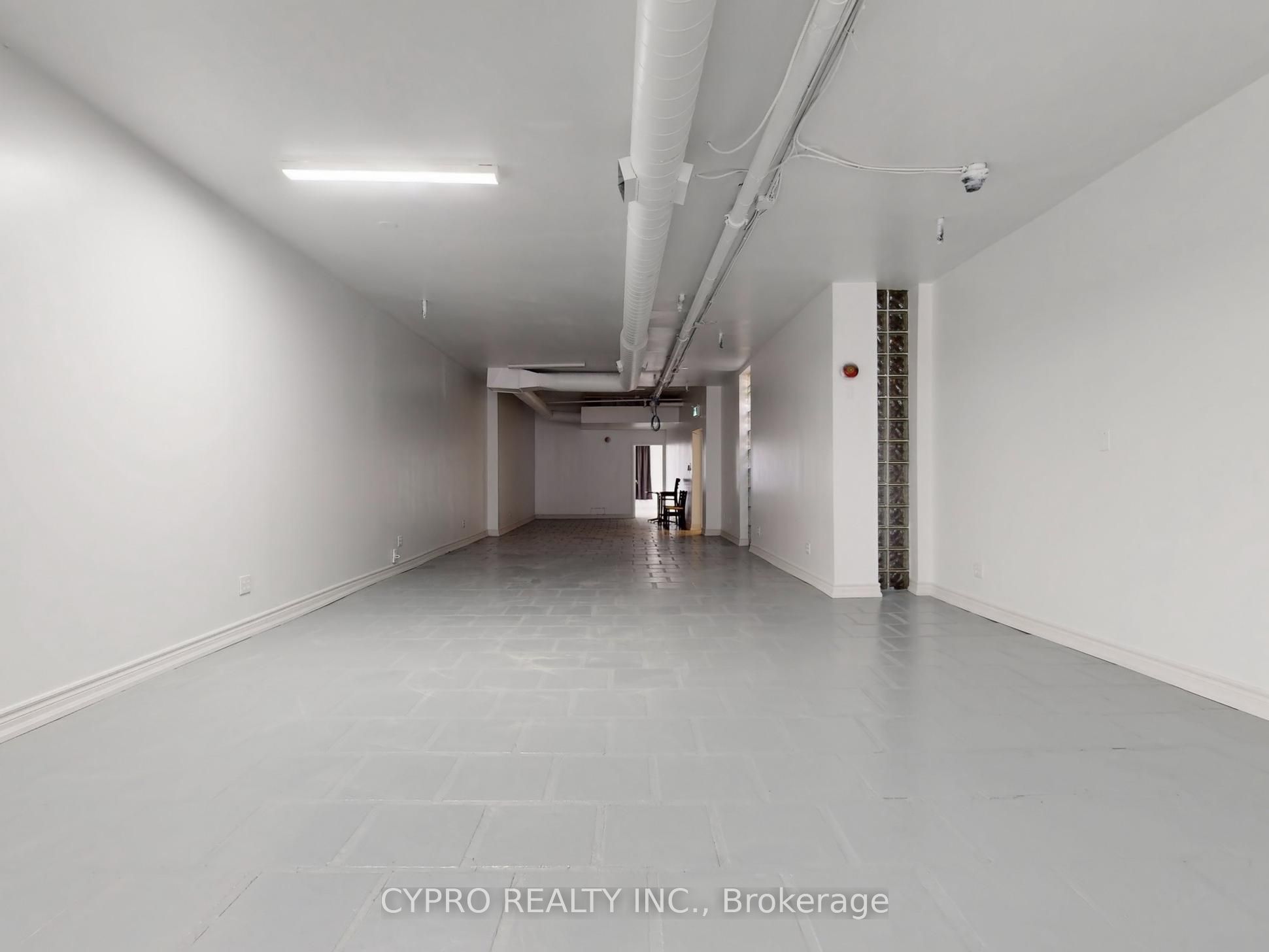 230 Queen Street W Property Photo 37