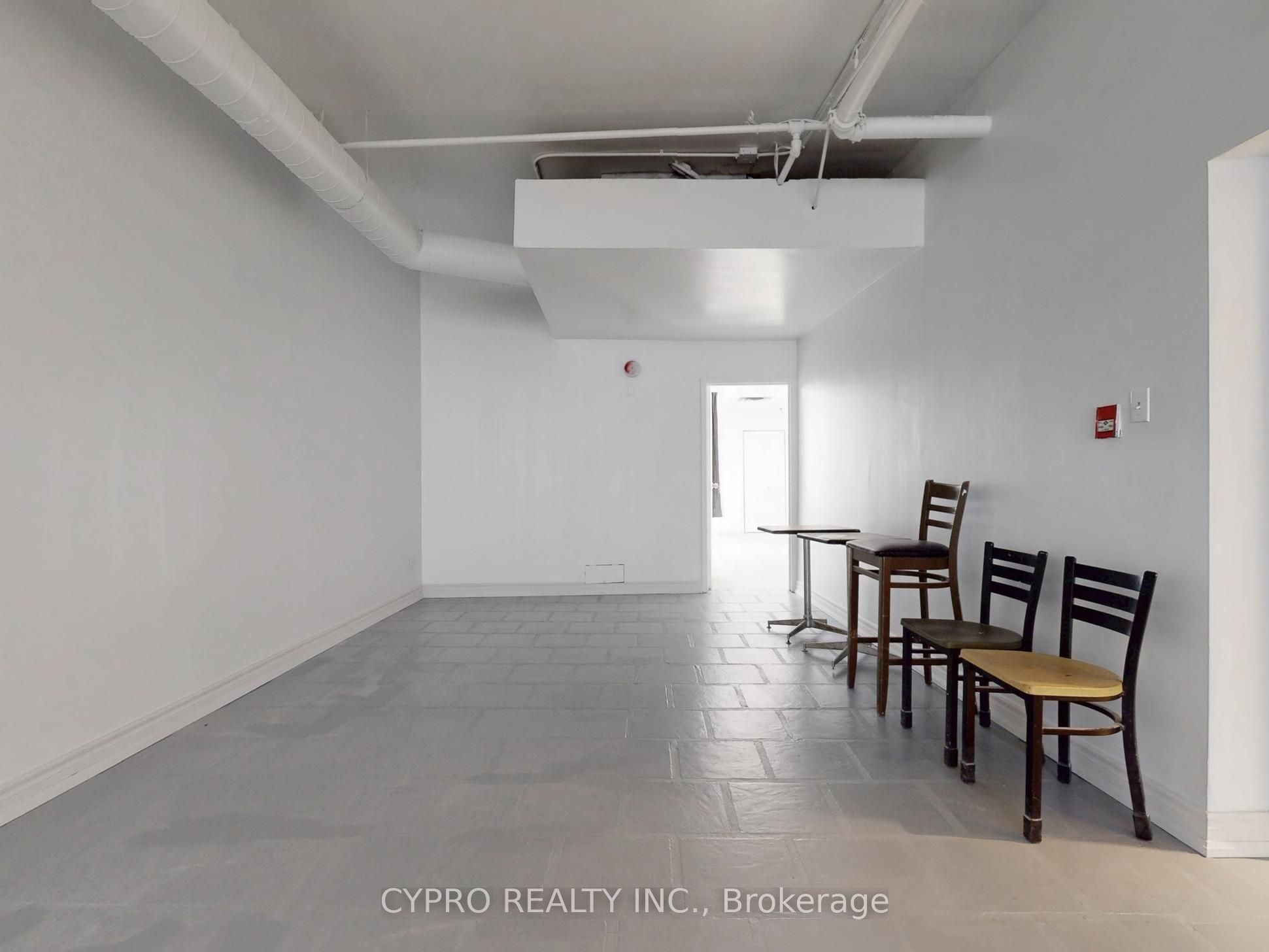 230 Queen Street W Property Photo 38