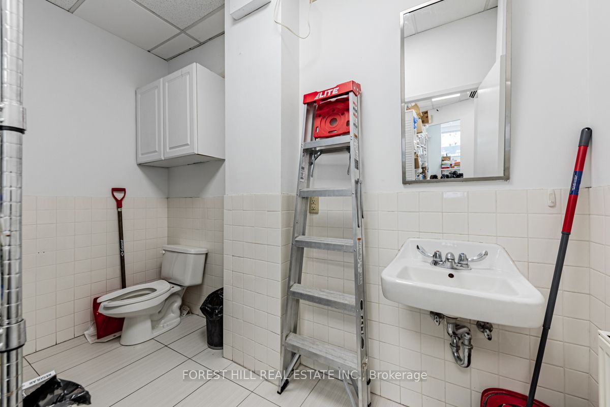 1398 Yonge Street Property Photo 8