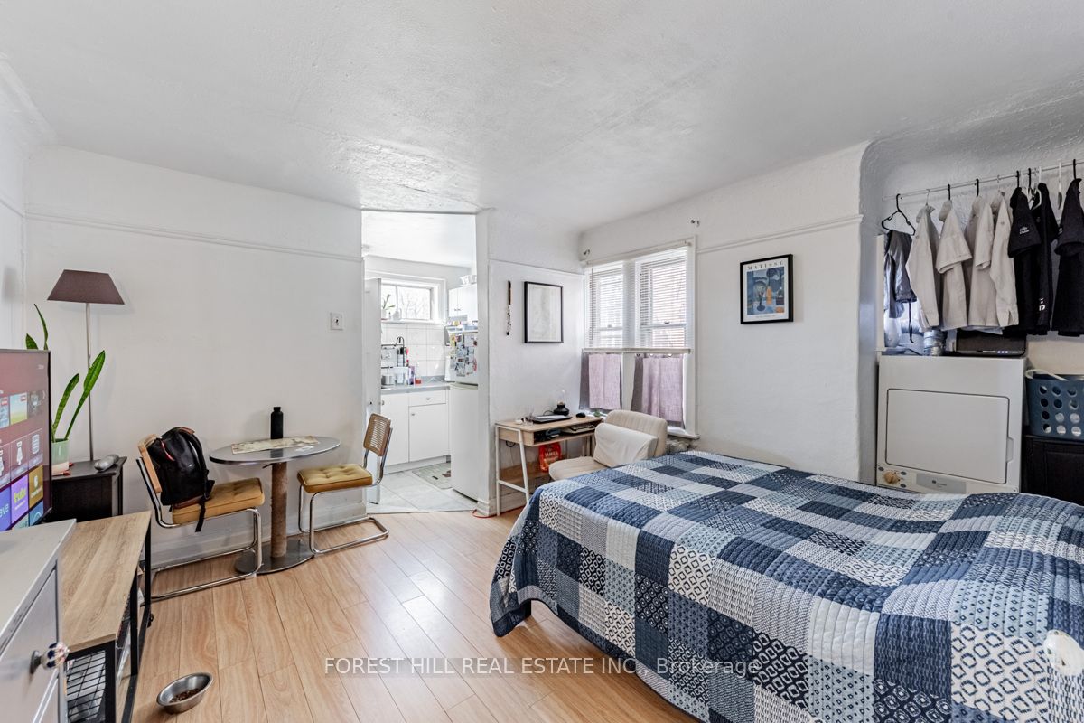 1398 Yonge Street Property Photo 13