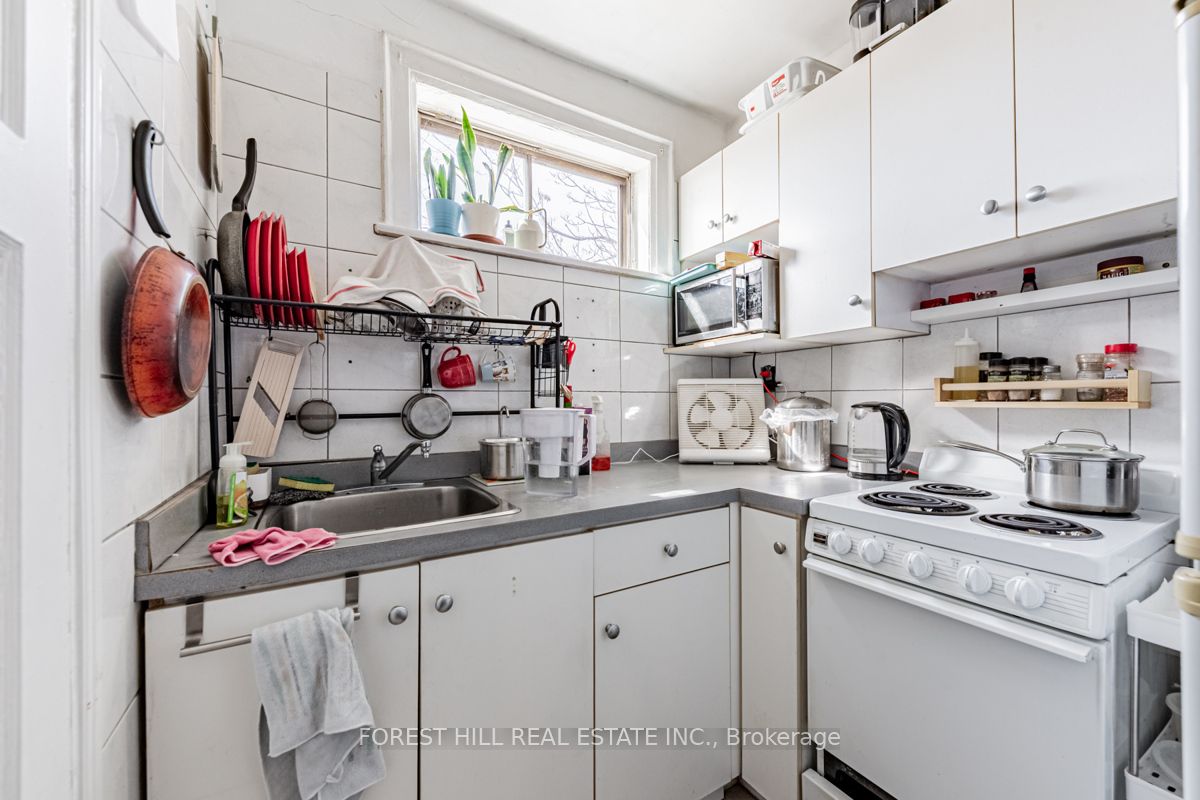 1398 Yonge Street Property Photo 15