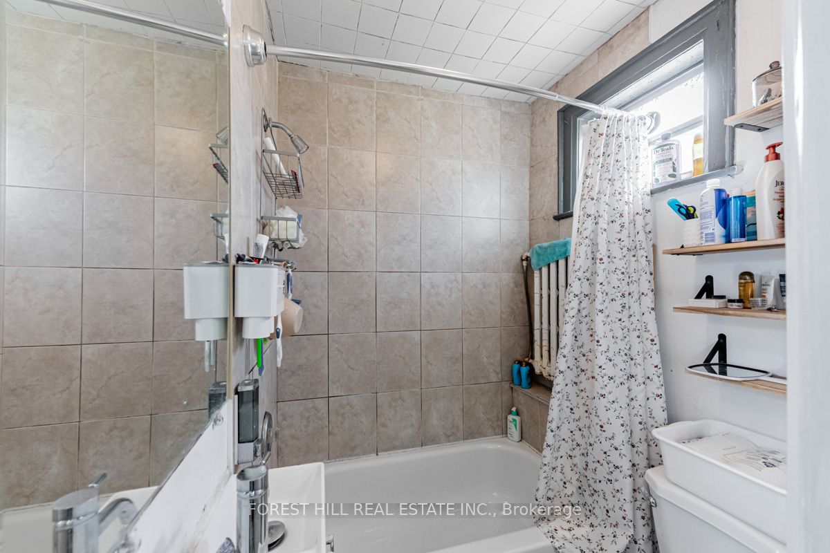 1398 Yonge Street Property Photo 16