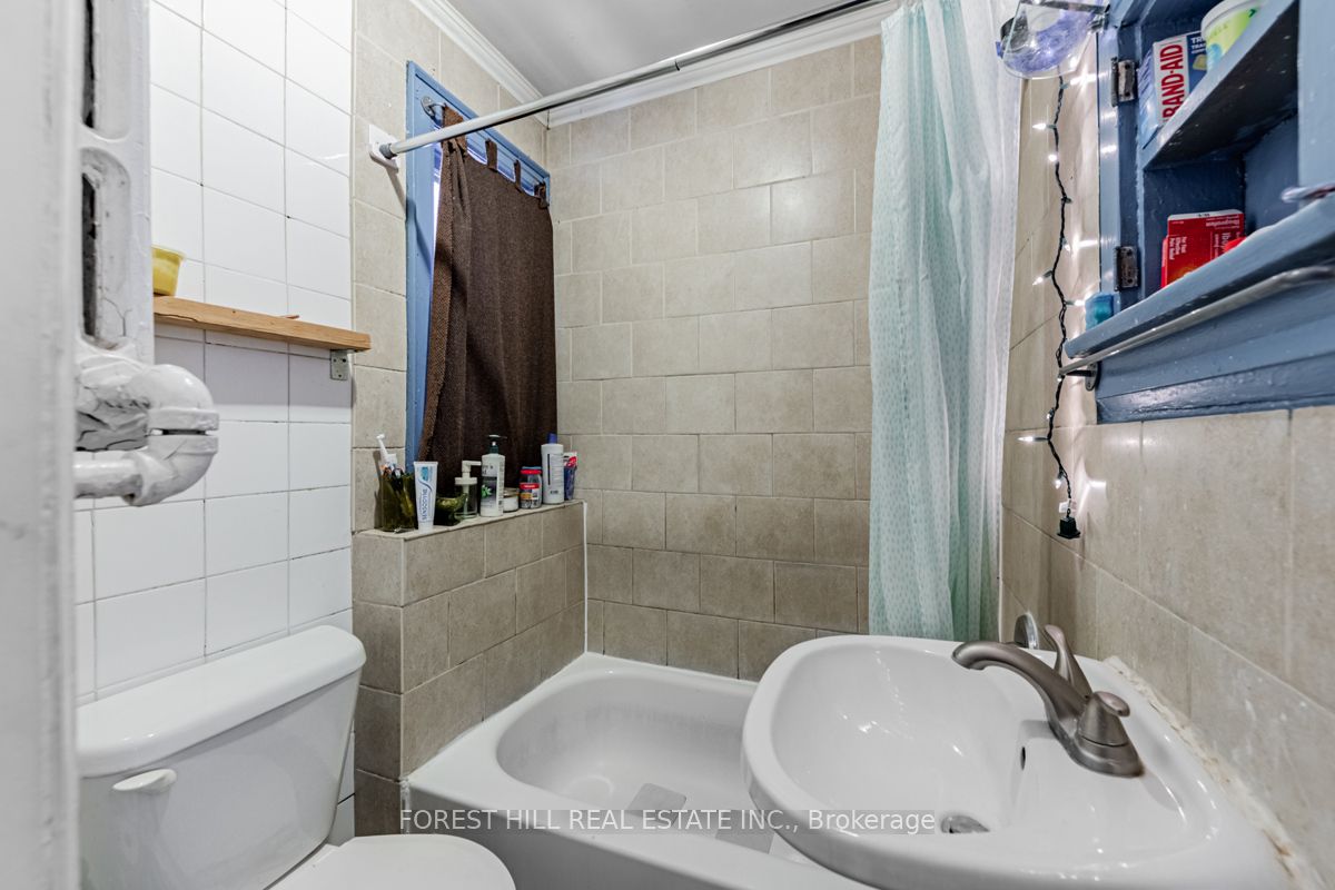 1398 Yonge Street Property Photo 23