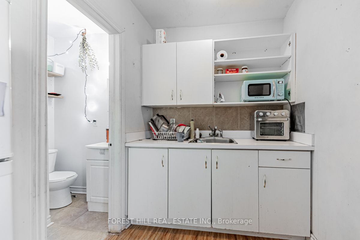 1398 Yonge Street Property Photo 25