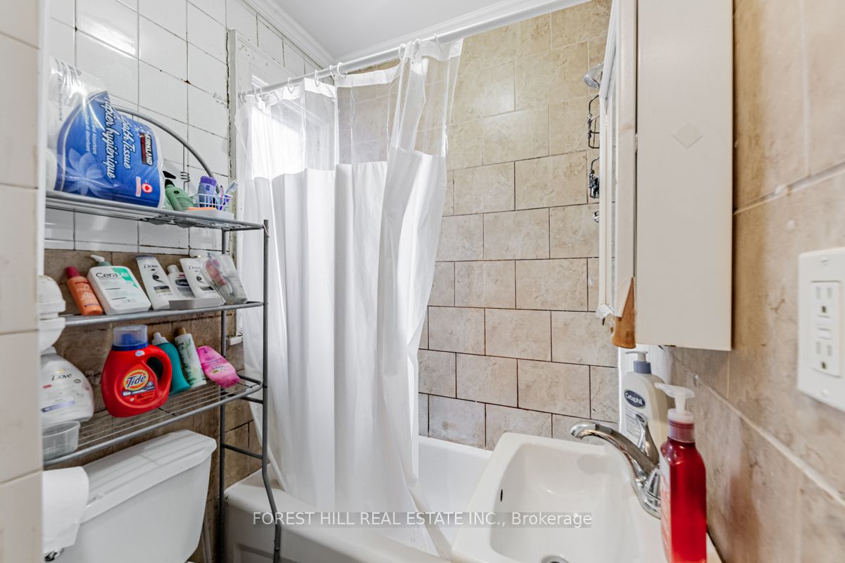 1398 Yonge Street Property Photo 34