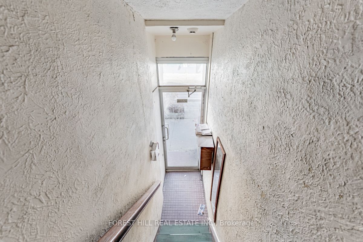 1398 Yonge Street Property Photo 36