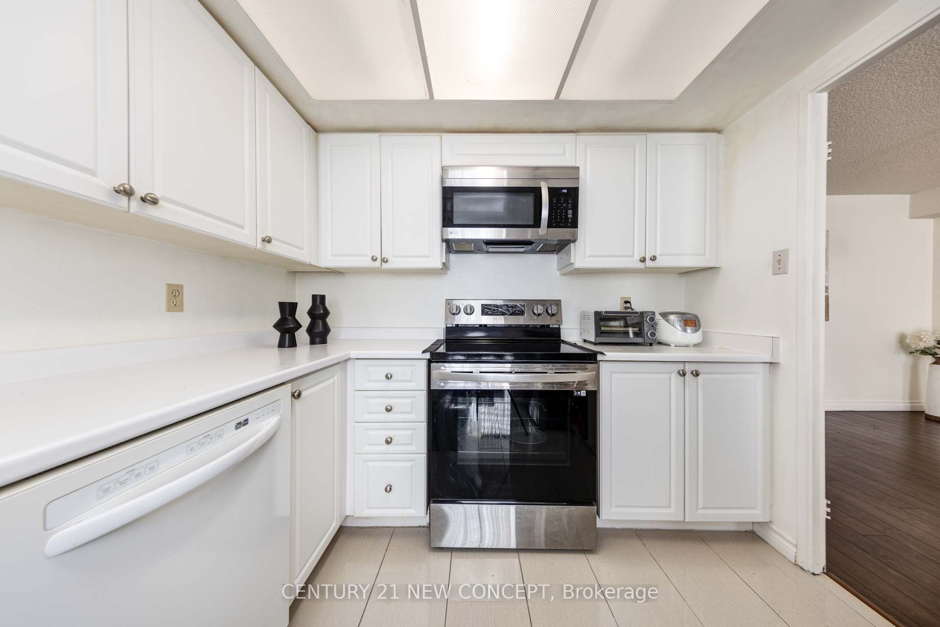 #707 - 5460 Yonge Street Property Photo 16