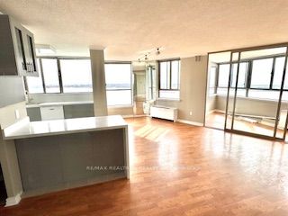 #2002 - 270 Queens Quay Property Photo 1