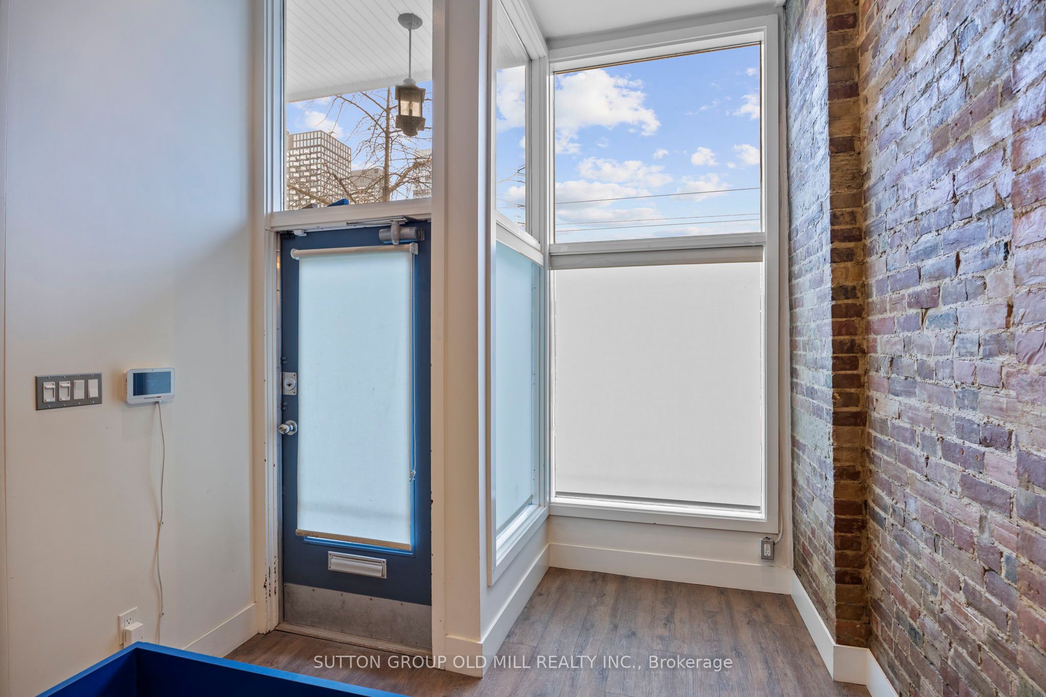 #main - 207 Queen Street Property Photo 1