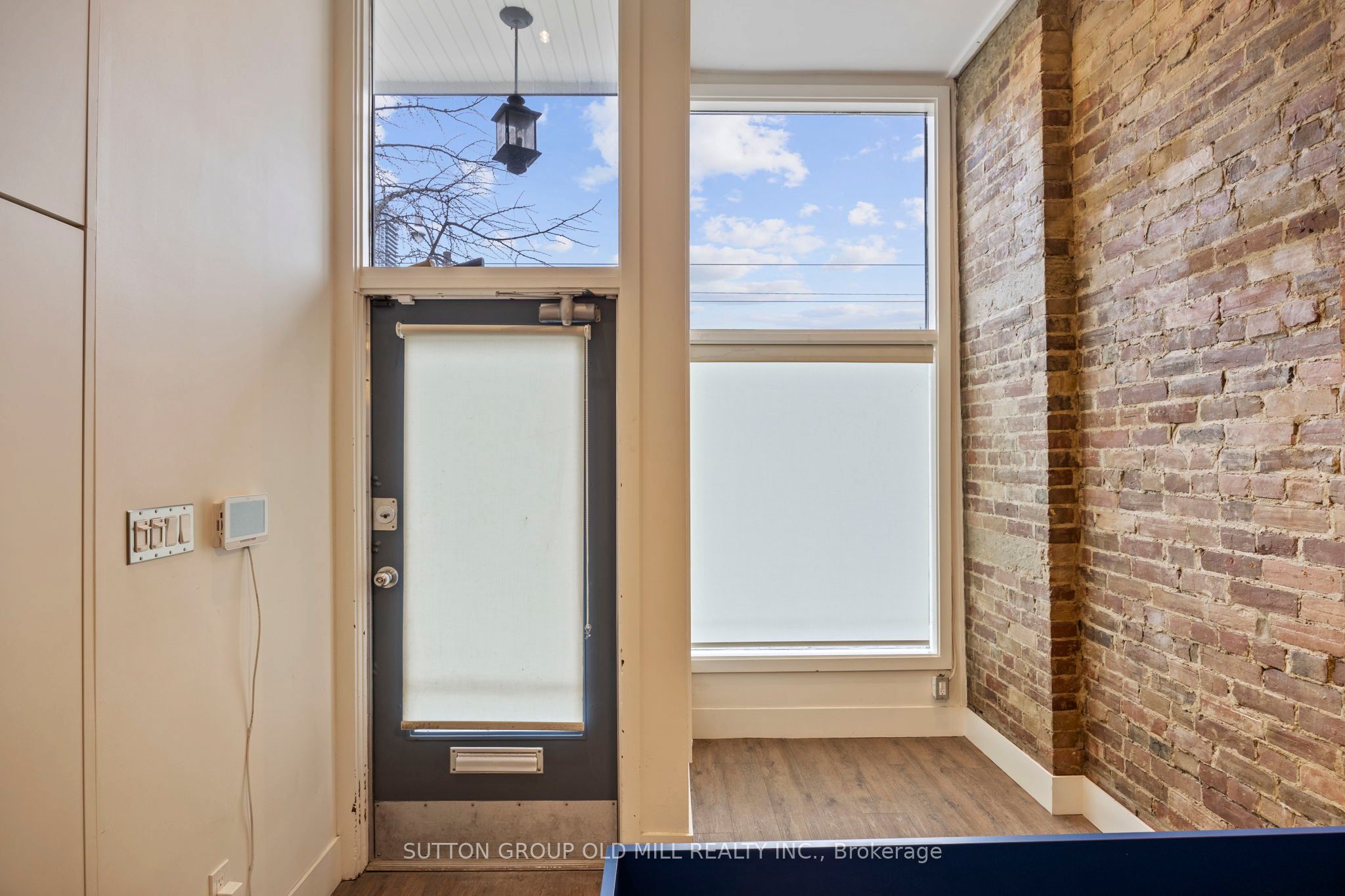 #main - 207 Queen Street Property Photo 4