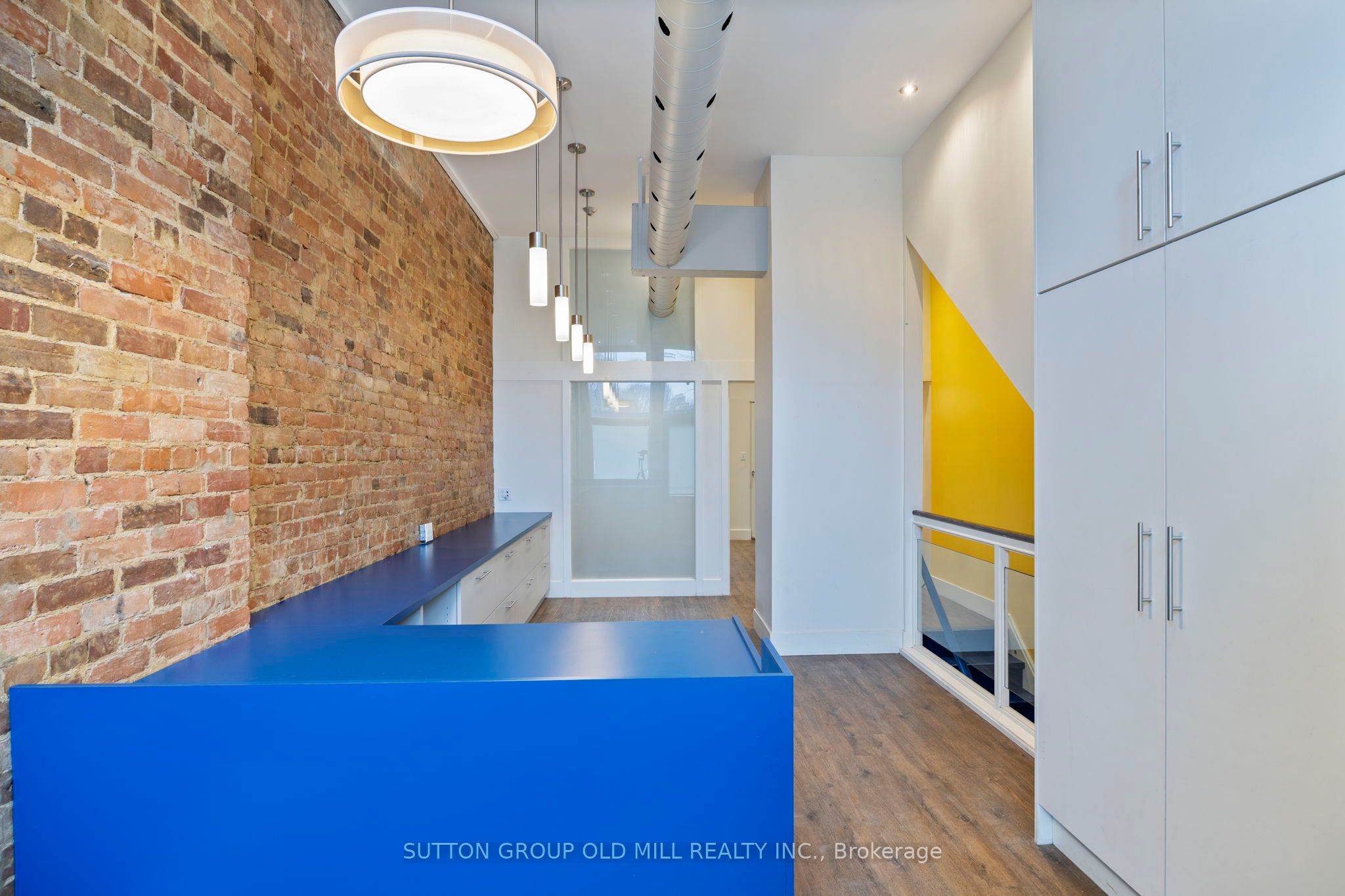 #main - 207 Queen Street Property Photo 7