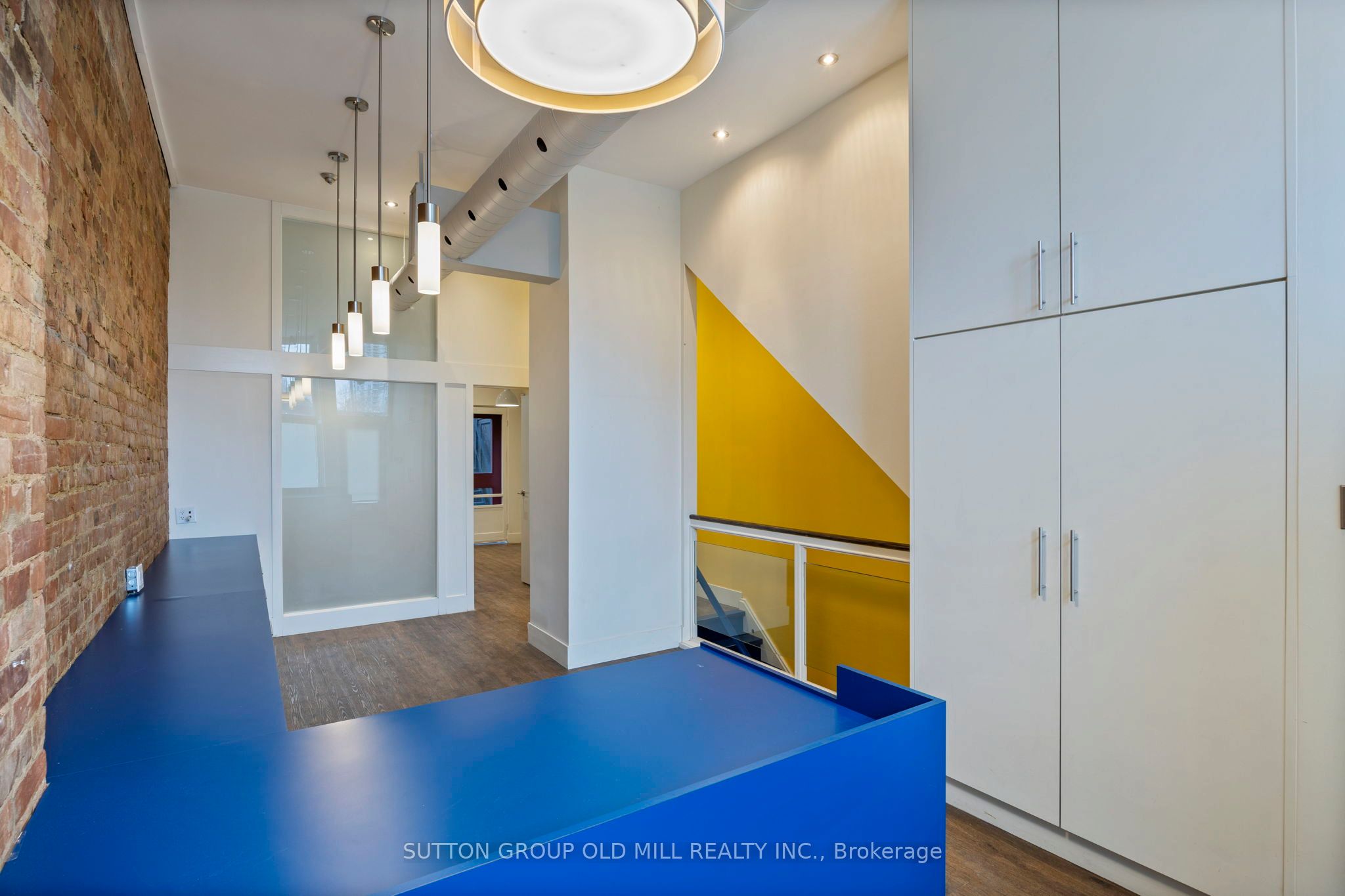 #main - 207 Queen Street Property Photo 8