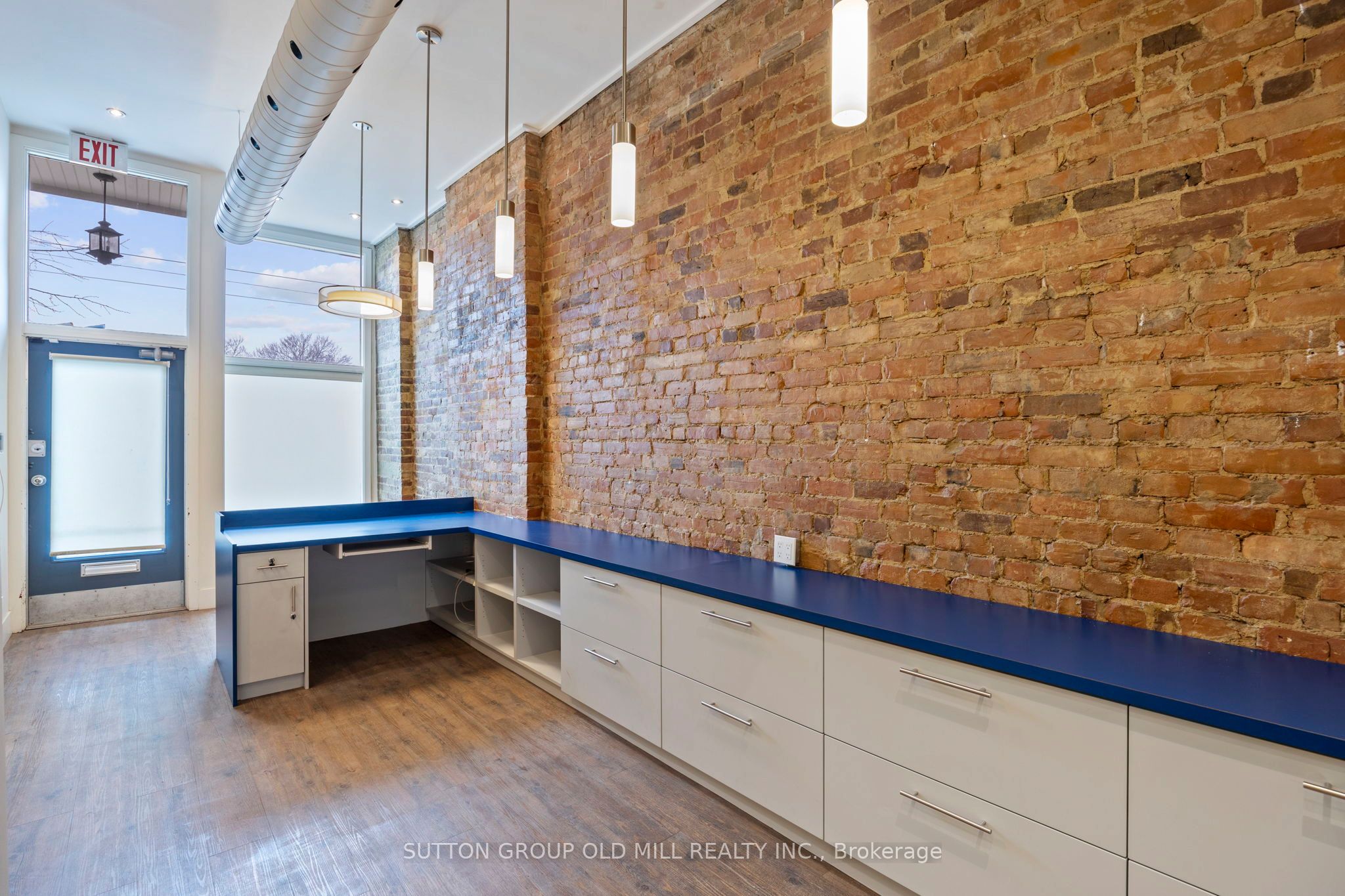 #main - 207 Queen Street Property Photo 9