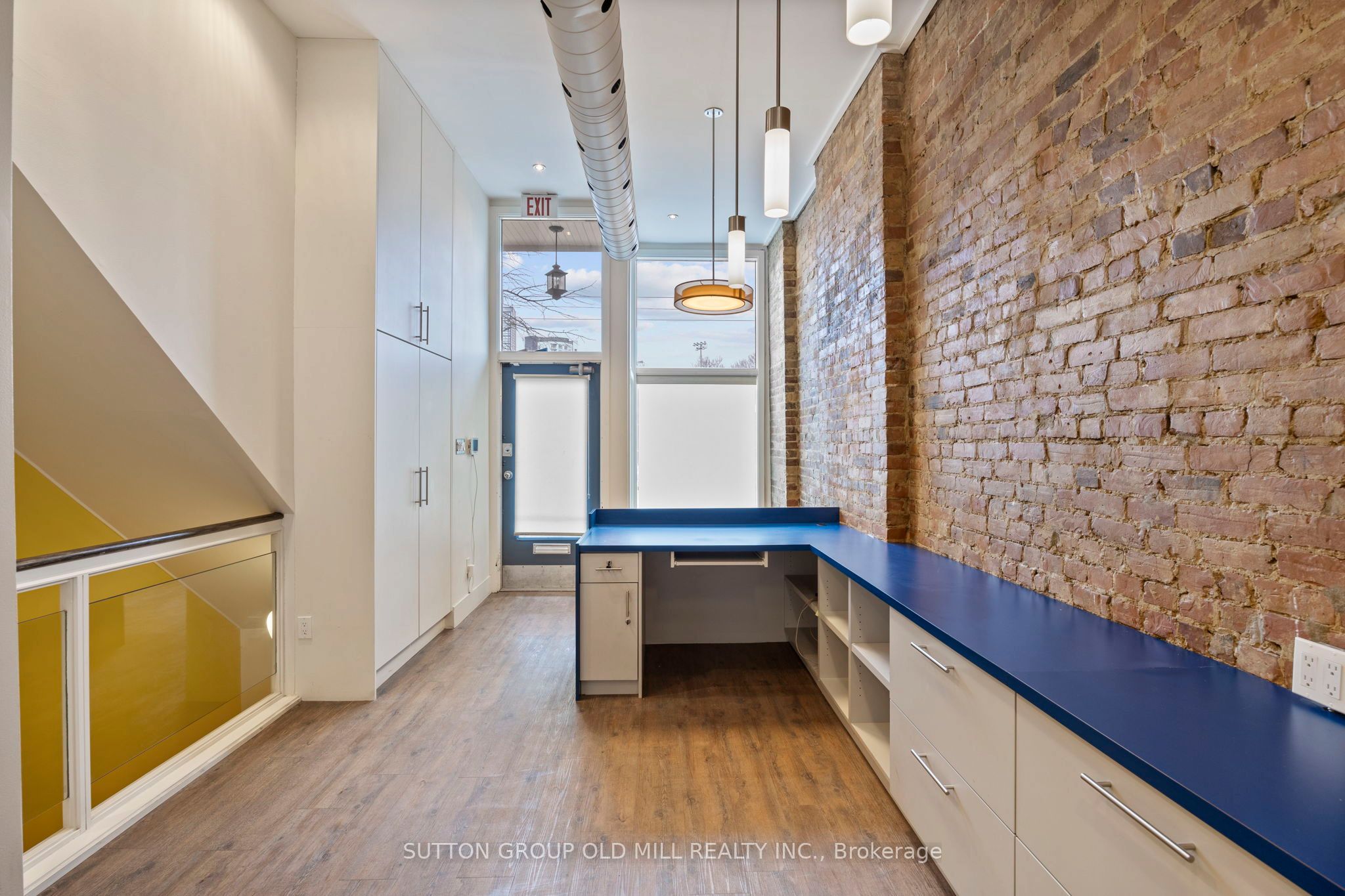 #main - 207 Queen Street Property Photo 10