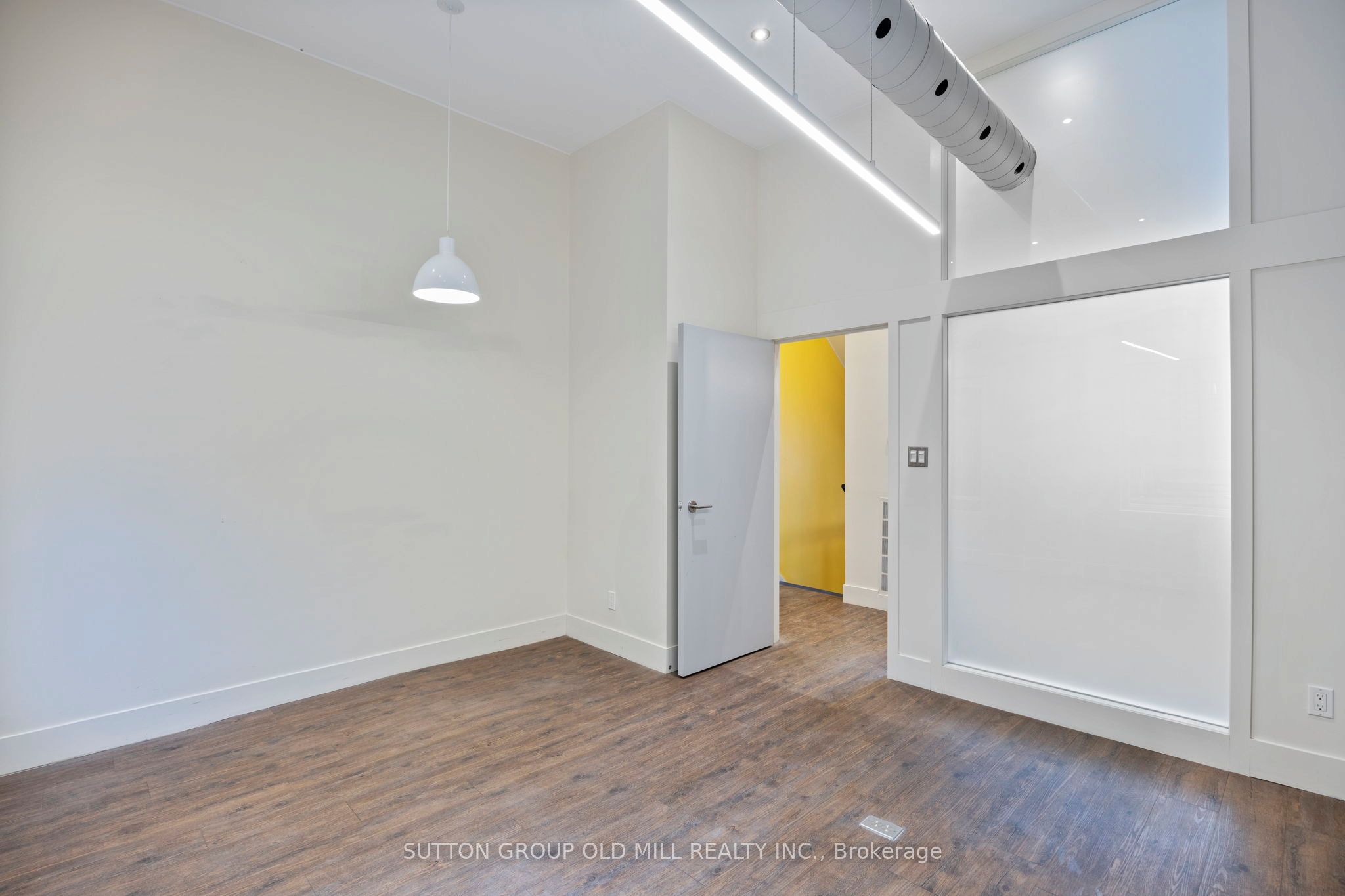 #main - 207 Queen Street Property Photo 13