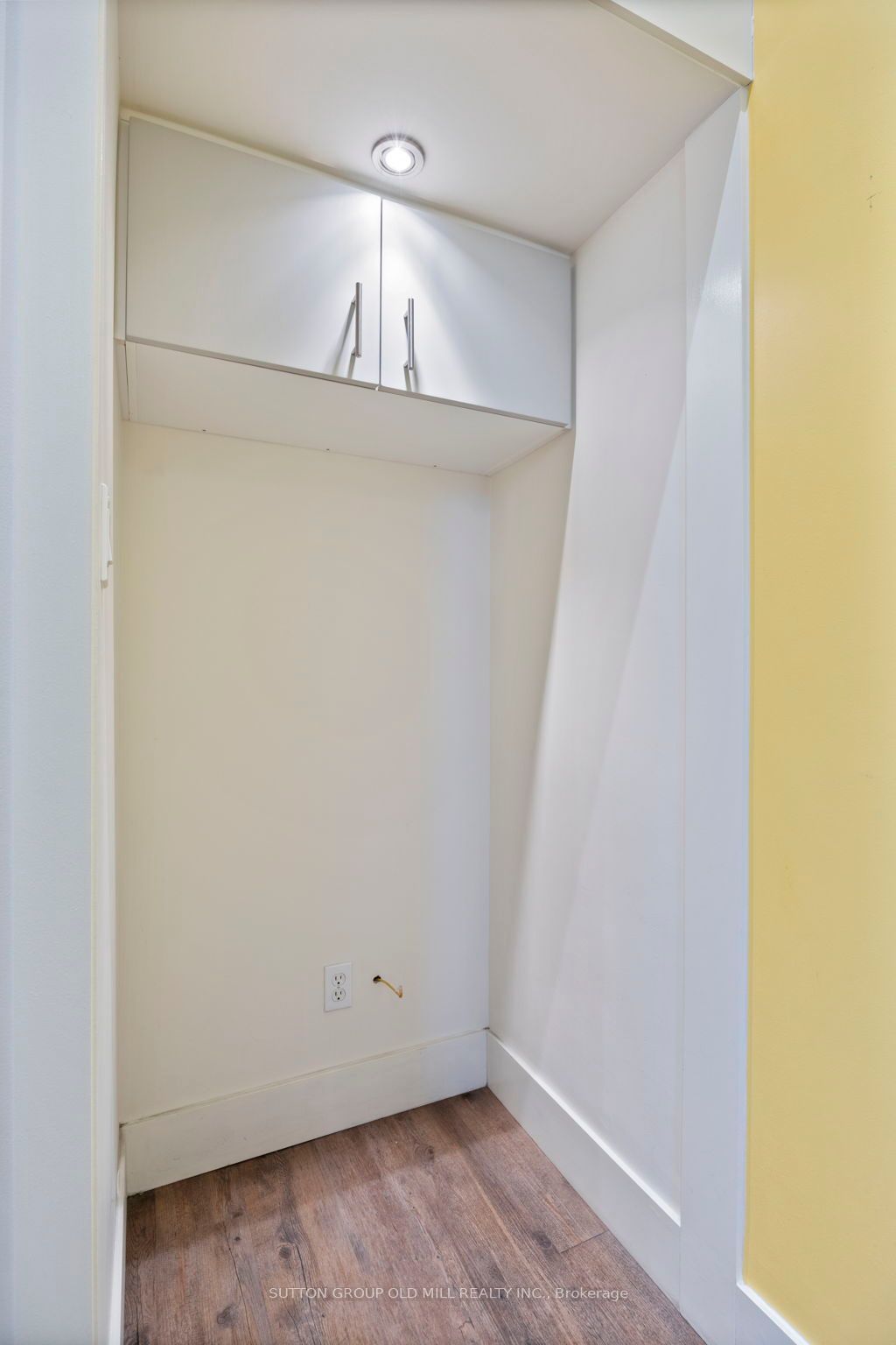 #main - 207 Queen Street Property Photo 14