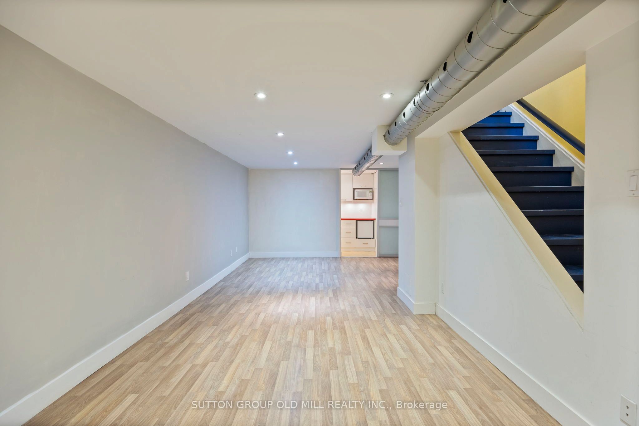 #main - 207 Queen Street Property Photo 15