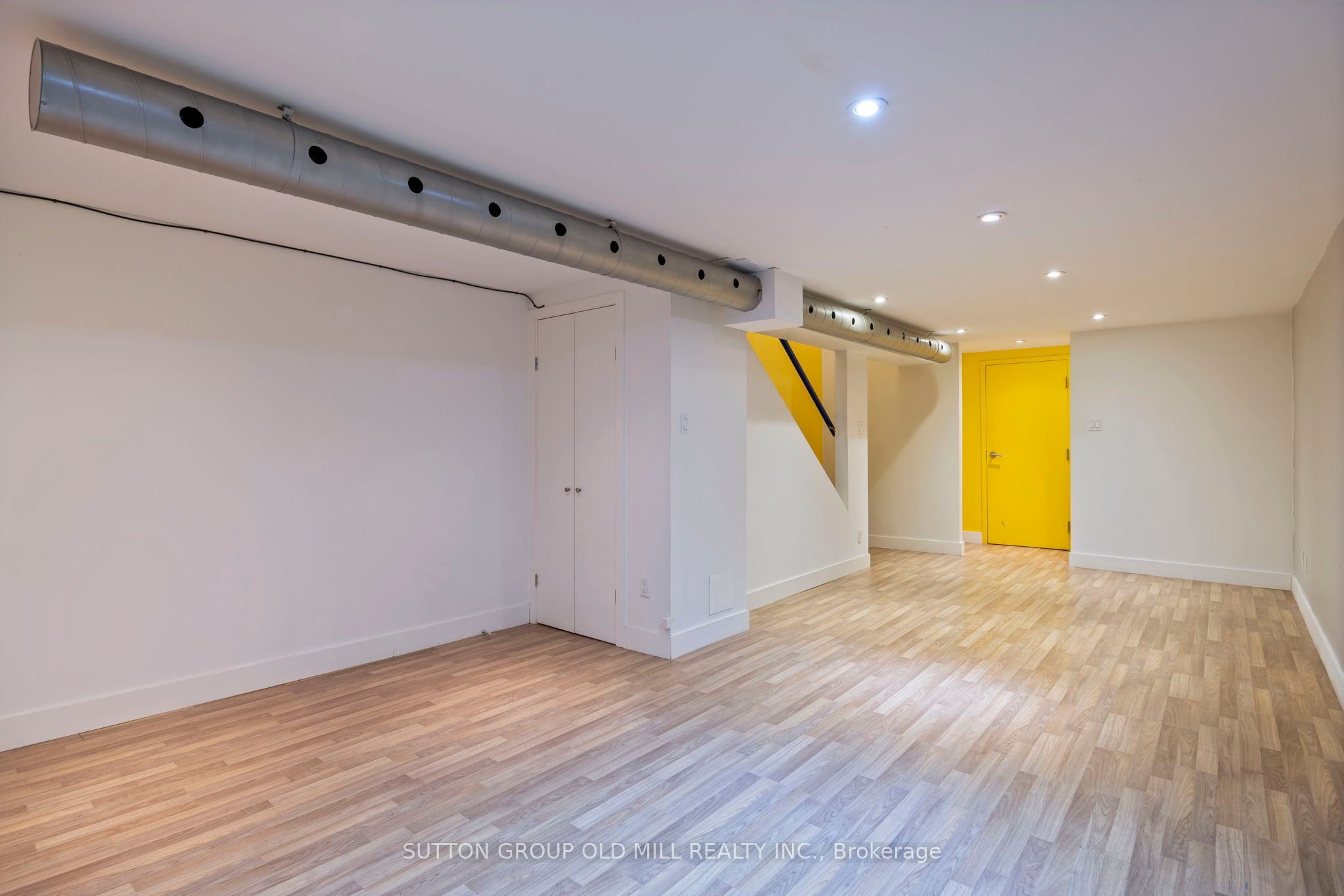 #main - 207 Queen Street Property Photo 16