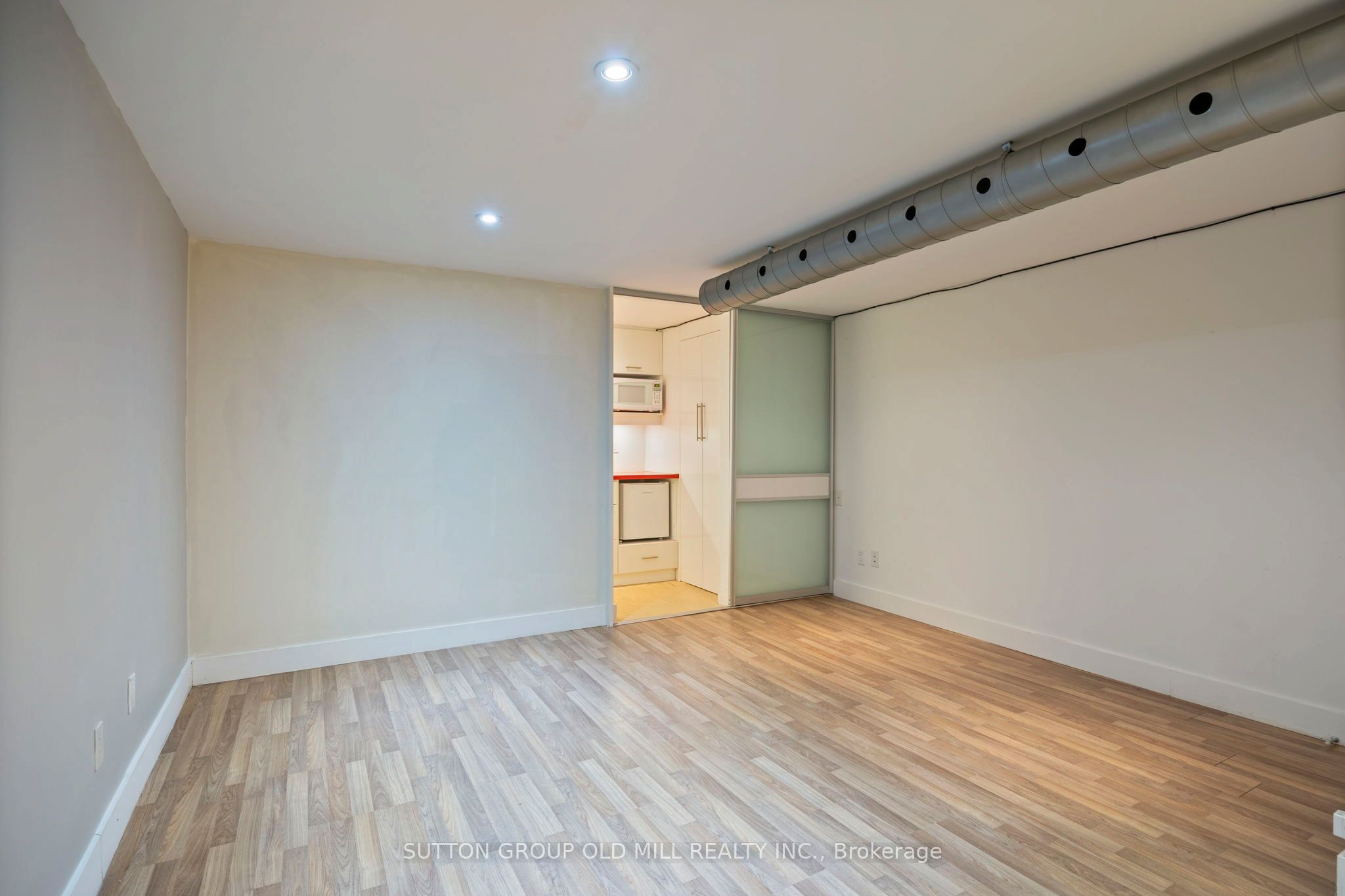 #main - 207 Queen Street Property Photo 19