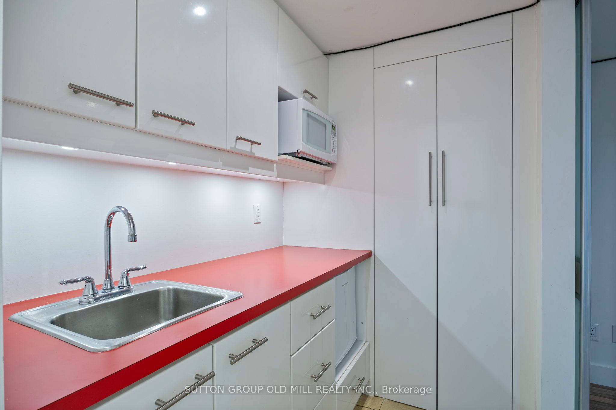 #main - 207 Queen Street Property Photo 20