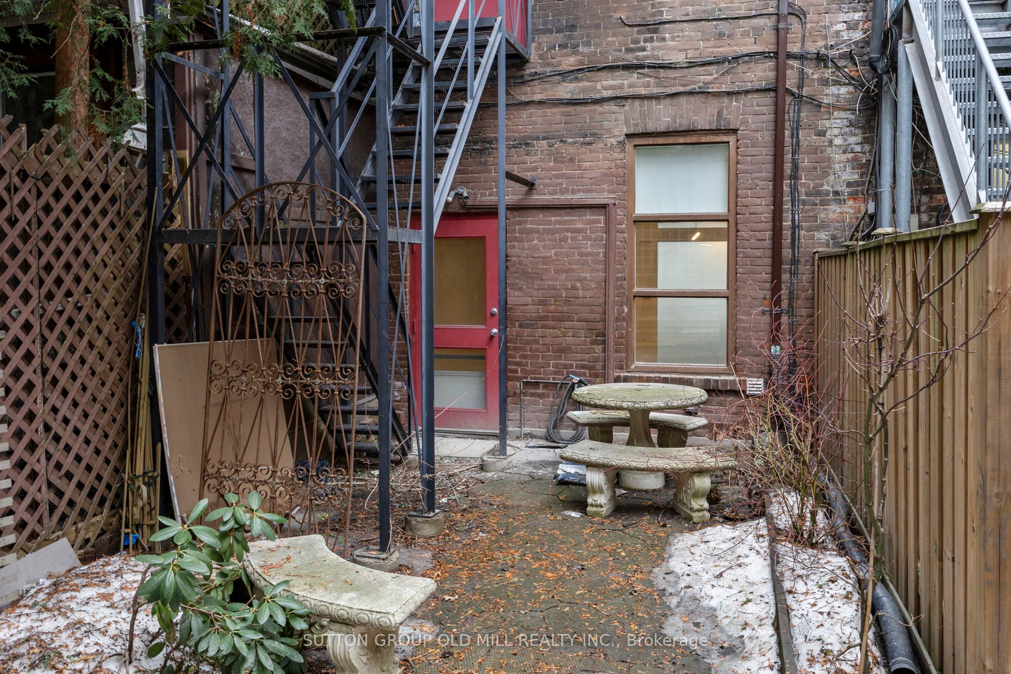 #main - 207 Queen Street Property Photo 23