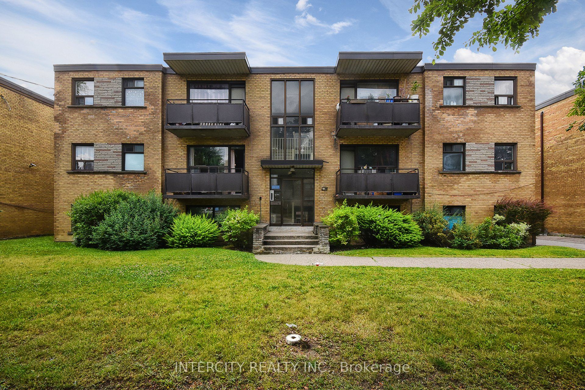 415 Wilson Avenue Property Photo 2