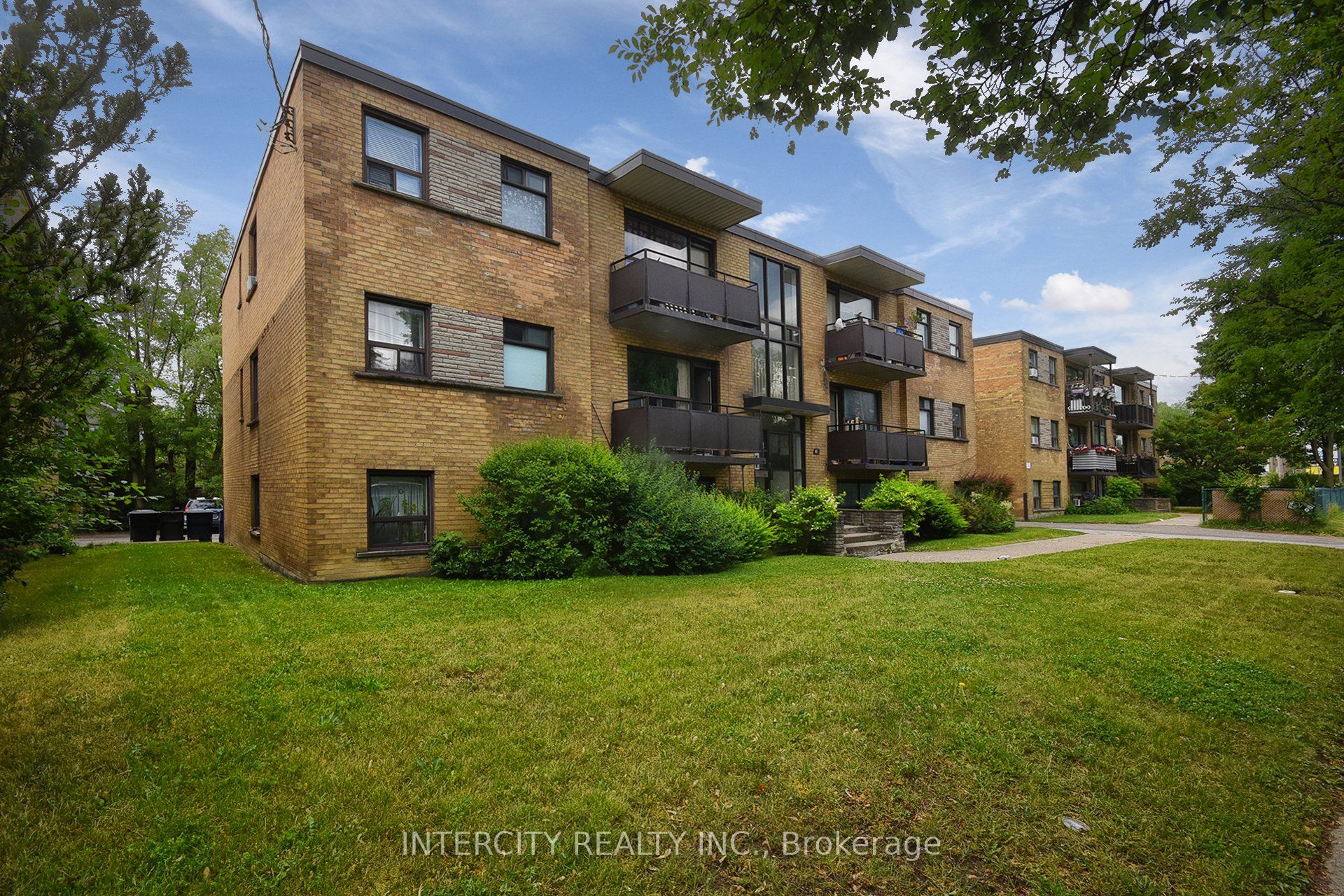 415 Wilson Avenue Property Photo 3