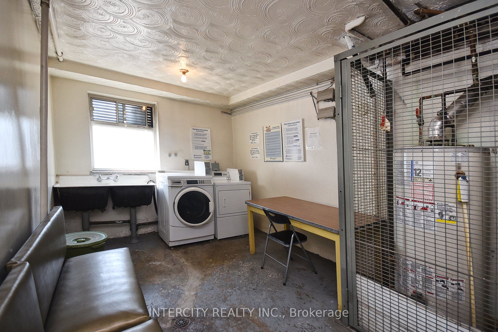 415 Wilson Avenue Property Photo 9