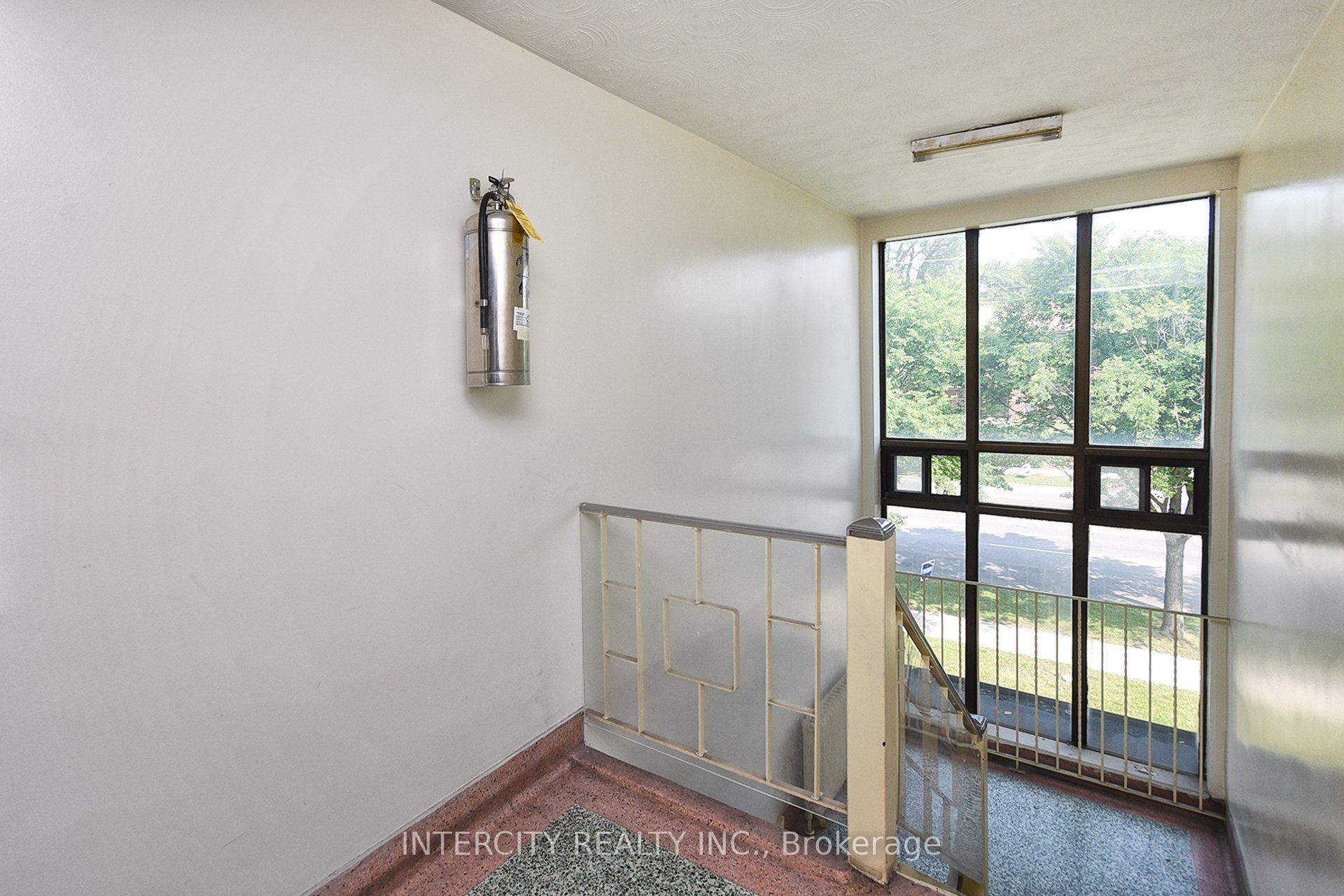 415 Wilson Avenue Property Photo 16