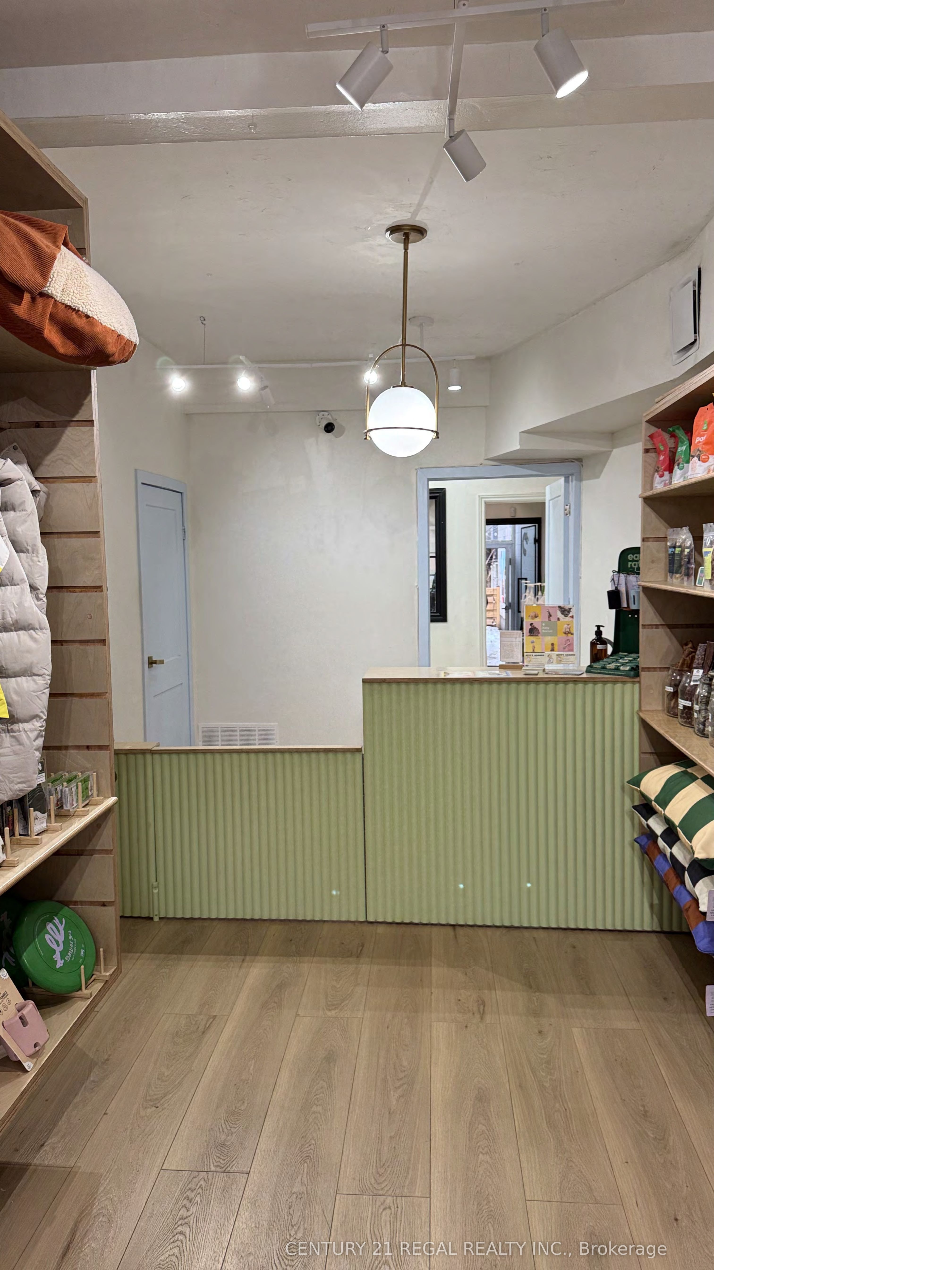 801 Dundas Street Property Photo 2