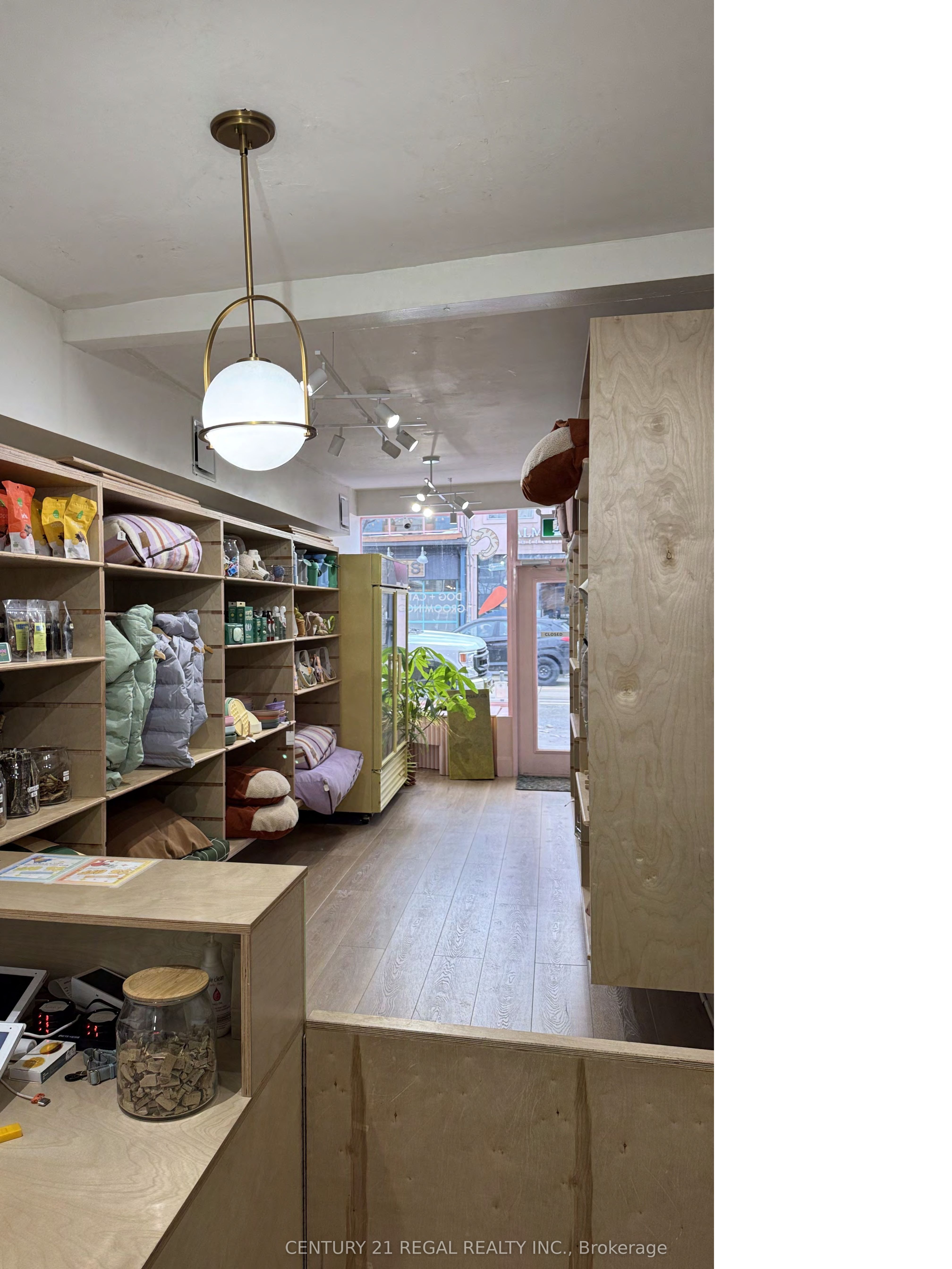 801 Dundas Street Property Photo 4