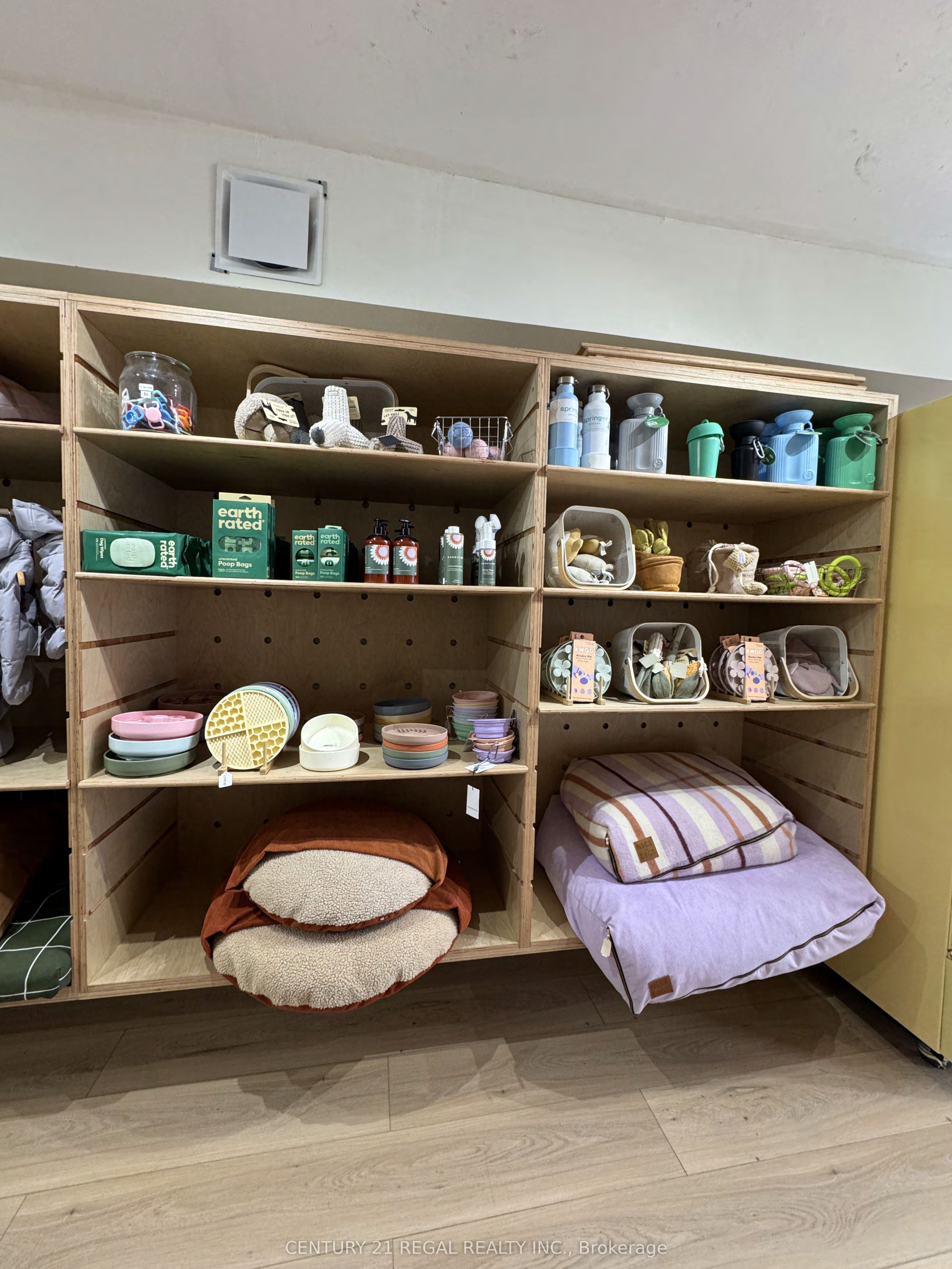801 Dundas Street Property Photo 7