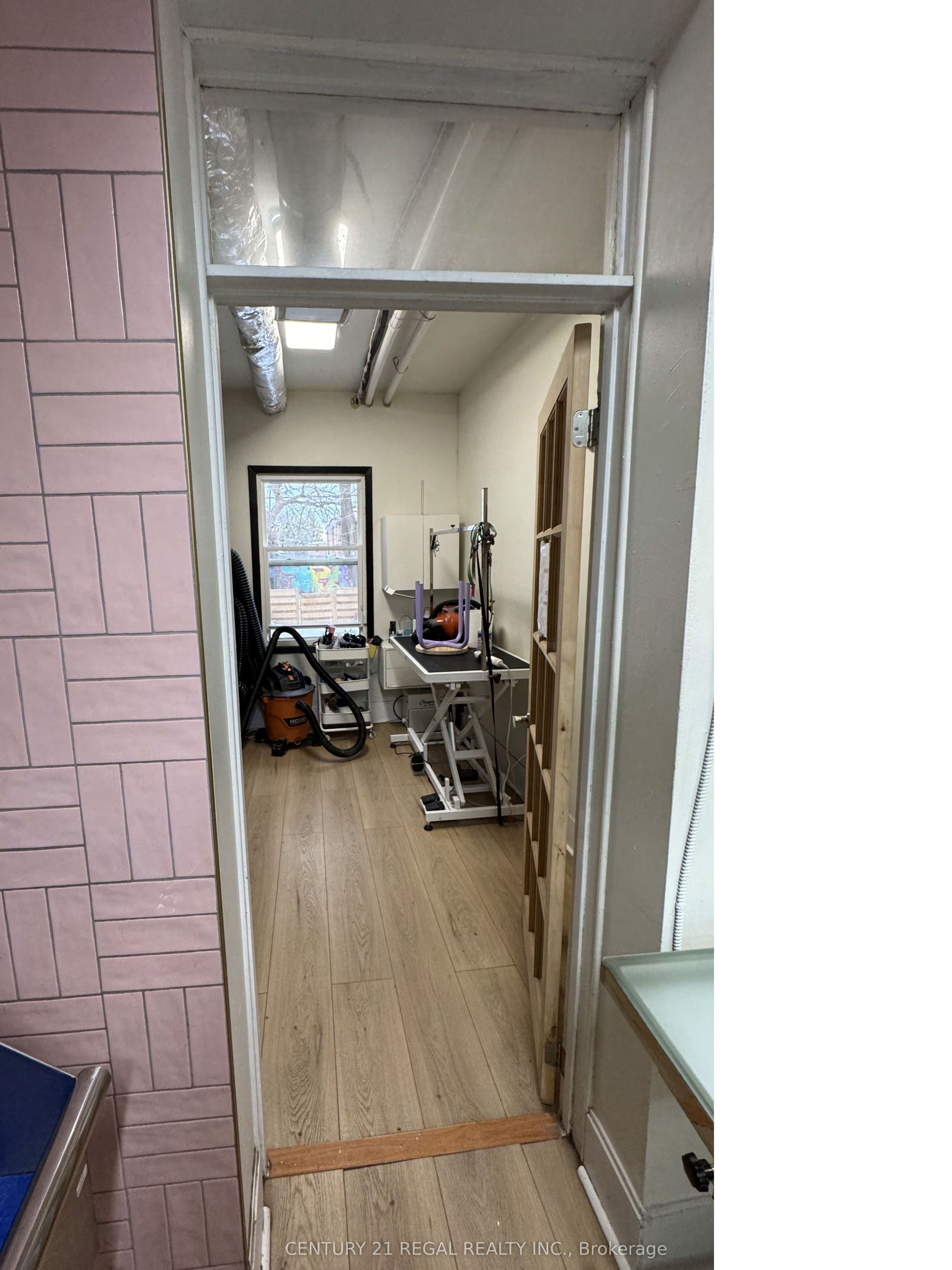801 Dundas Street Property Photo 18