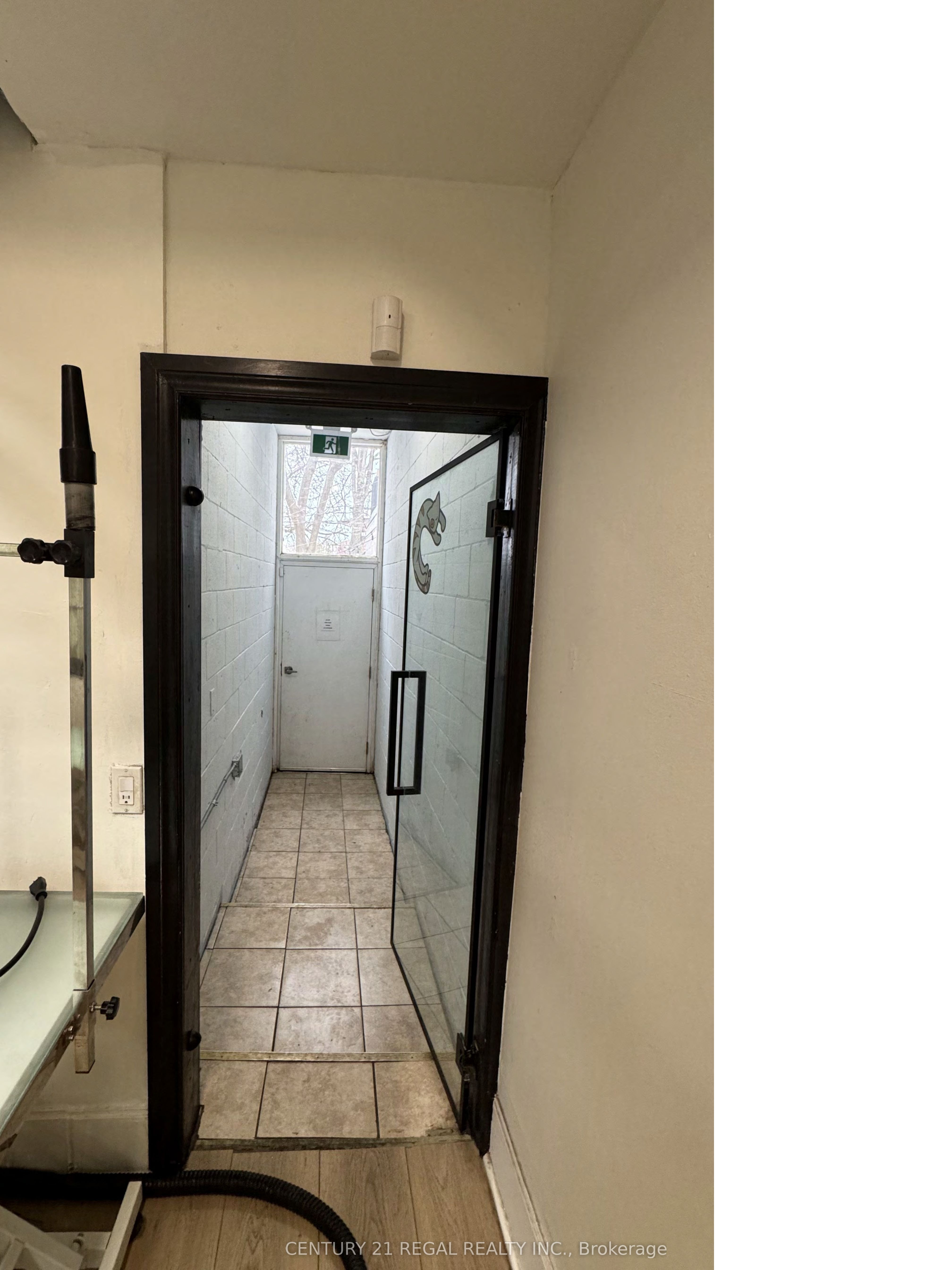 801 Dundas Street Property Photo 21