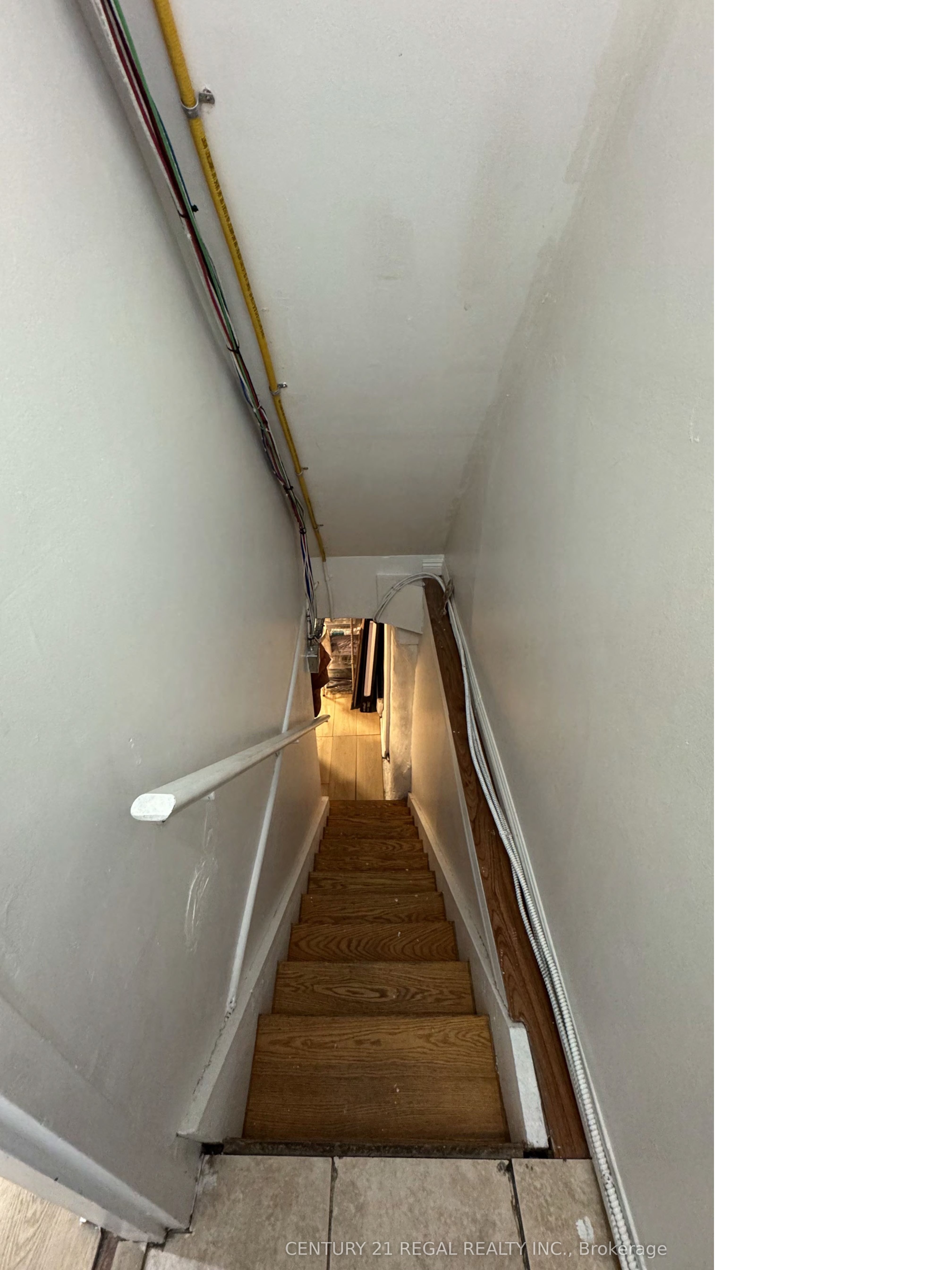 801 Dundas Street Property Photo 23